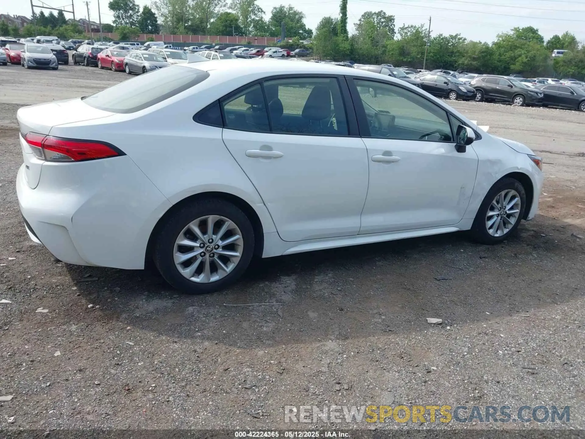 4 Photograph of a damaged car JTDVPMAE9N3030350 TOYOTA COROLLA 2022