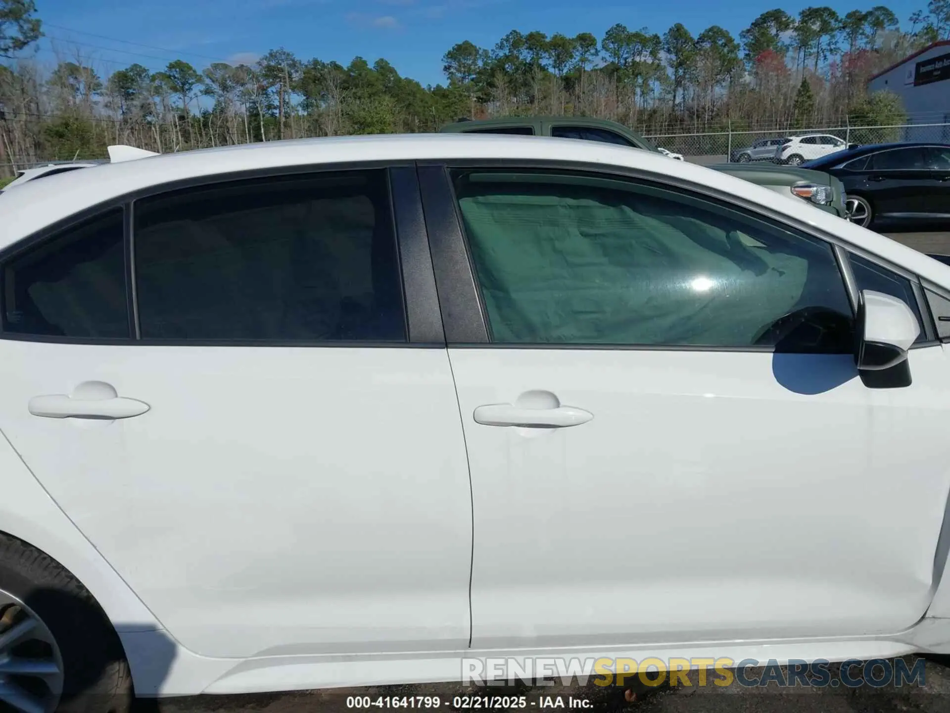 14 Photograph of a damaged car JTDVPMAE9NJ192507 TOYOTA COROLLA 2022