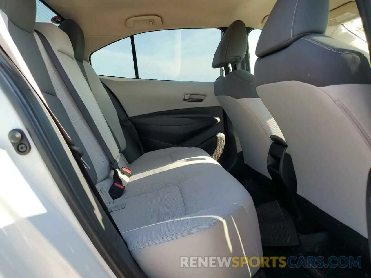 10 Photograph of a damaged car JTDVPMAE9NJ209015 TOYOTA COROLLA 2022