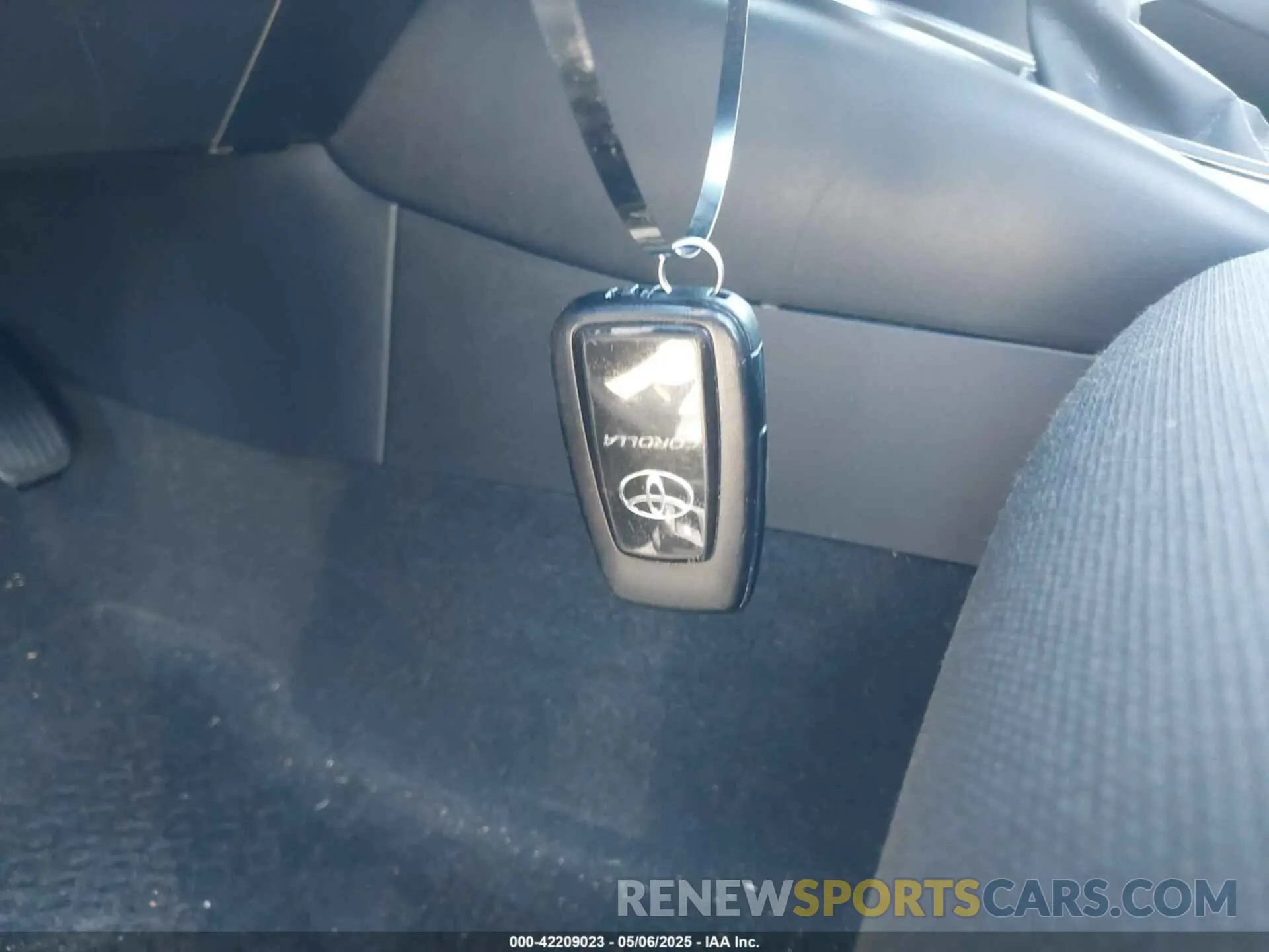 11 Photograph of a damaged car JTDVPMAEXNJ214613 TOYOTA COROLLA 2022