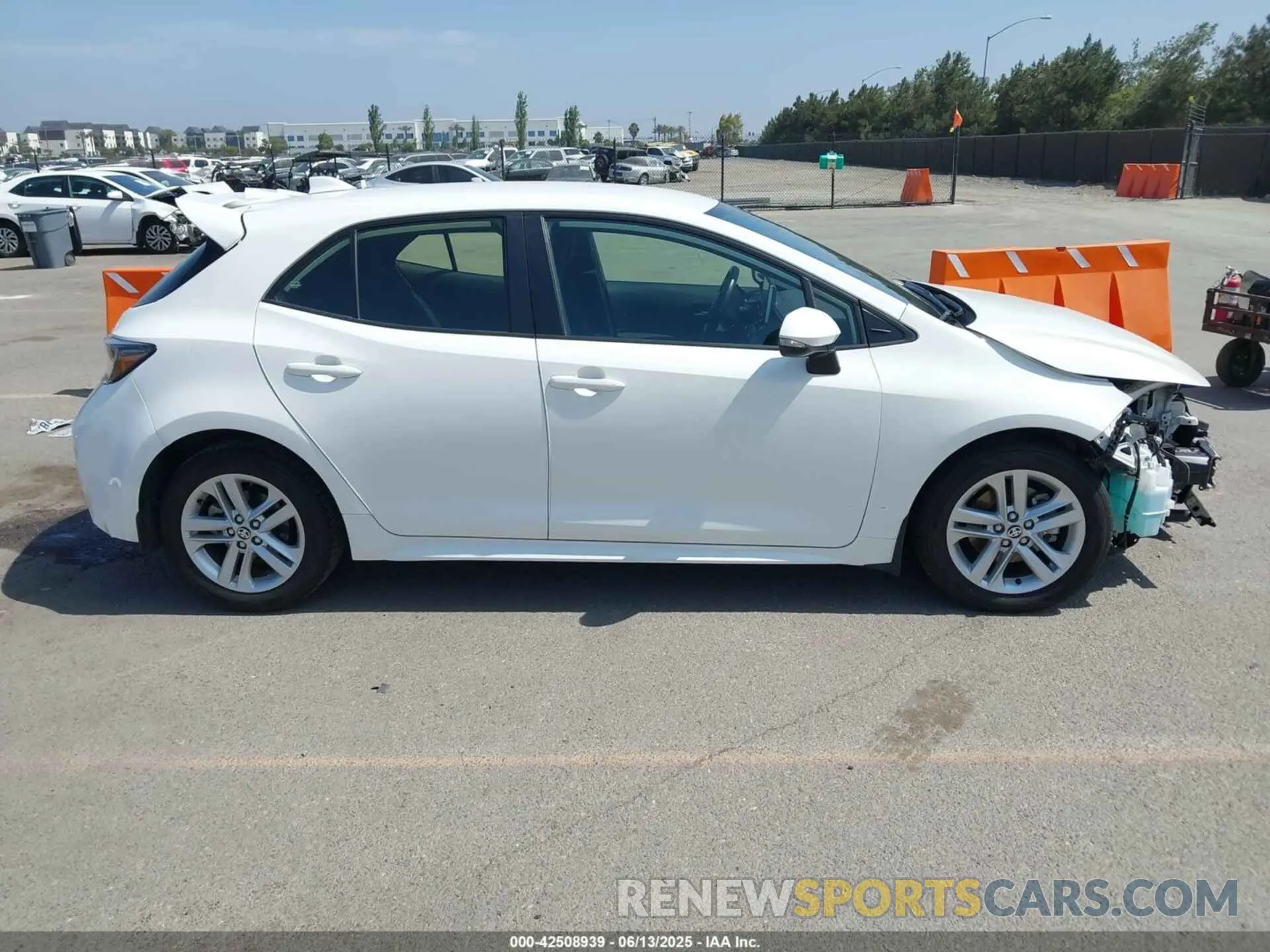 14 Photograph of a damaged car JTND4MBE9N3154617 TOYOTA COROLLA 2022