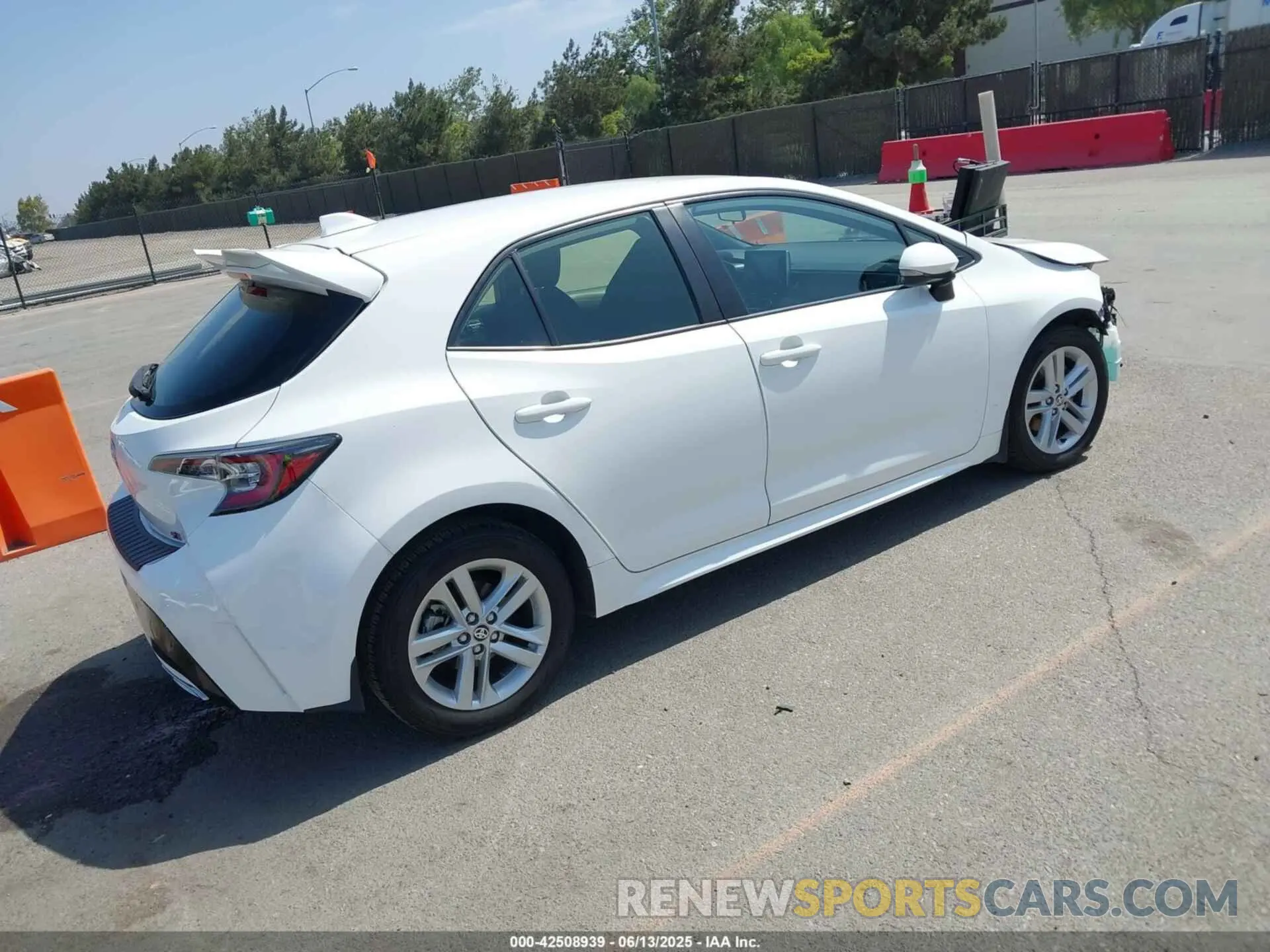 4 Photograph of a damaged car JTND4MBE9N3154617 TOYOTA COROLLA 2022