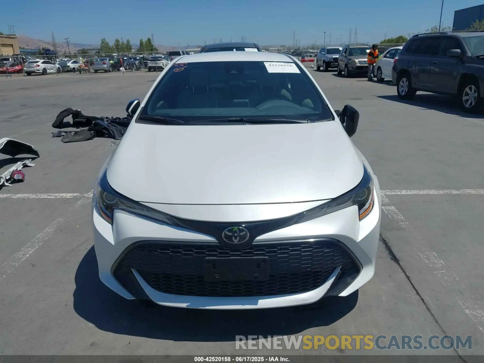 13 Photograph of a damaged car JTND4MBE9N3186581 TOYOTA COROLLA 2022