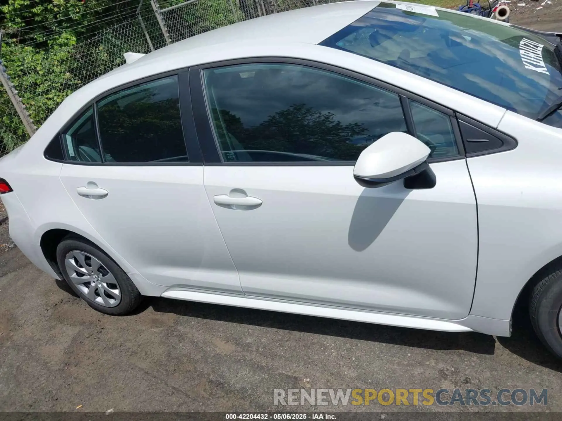 13 Photograph of a damaged car 5YFB4MDE0PP029296 TOYOTA COROLLA 2023