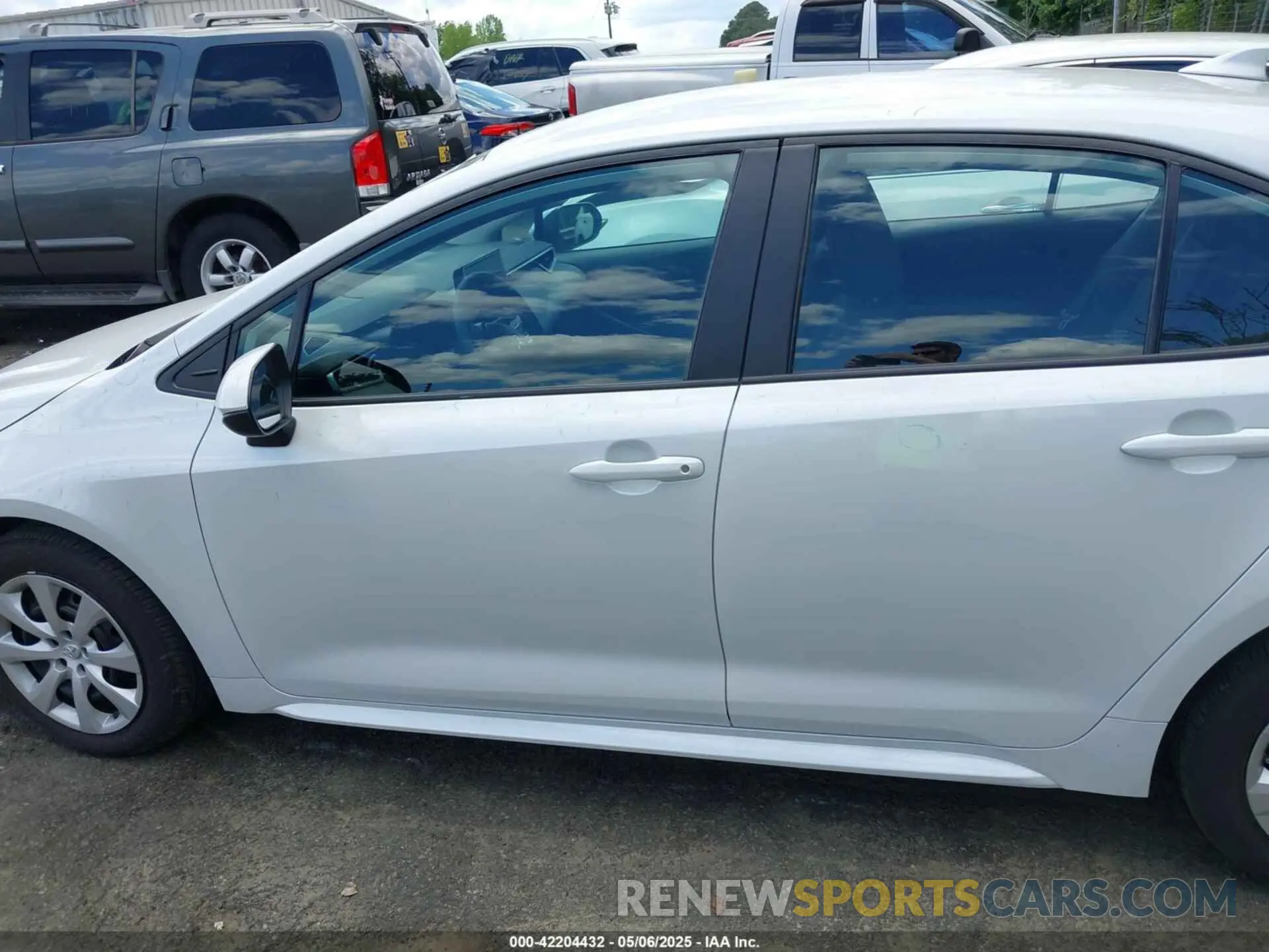 14 Photograph of a damaged car 5YFB4MDE0PP029296 TOYOTA COROLLA 2023