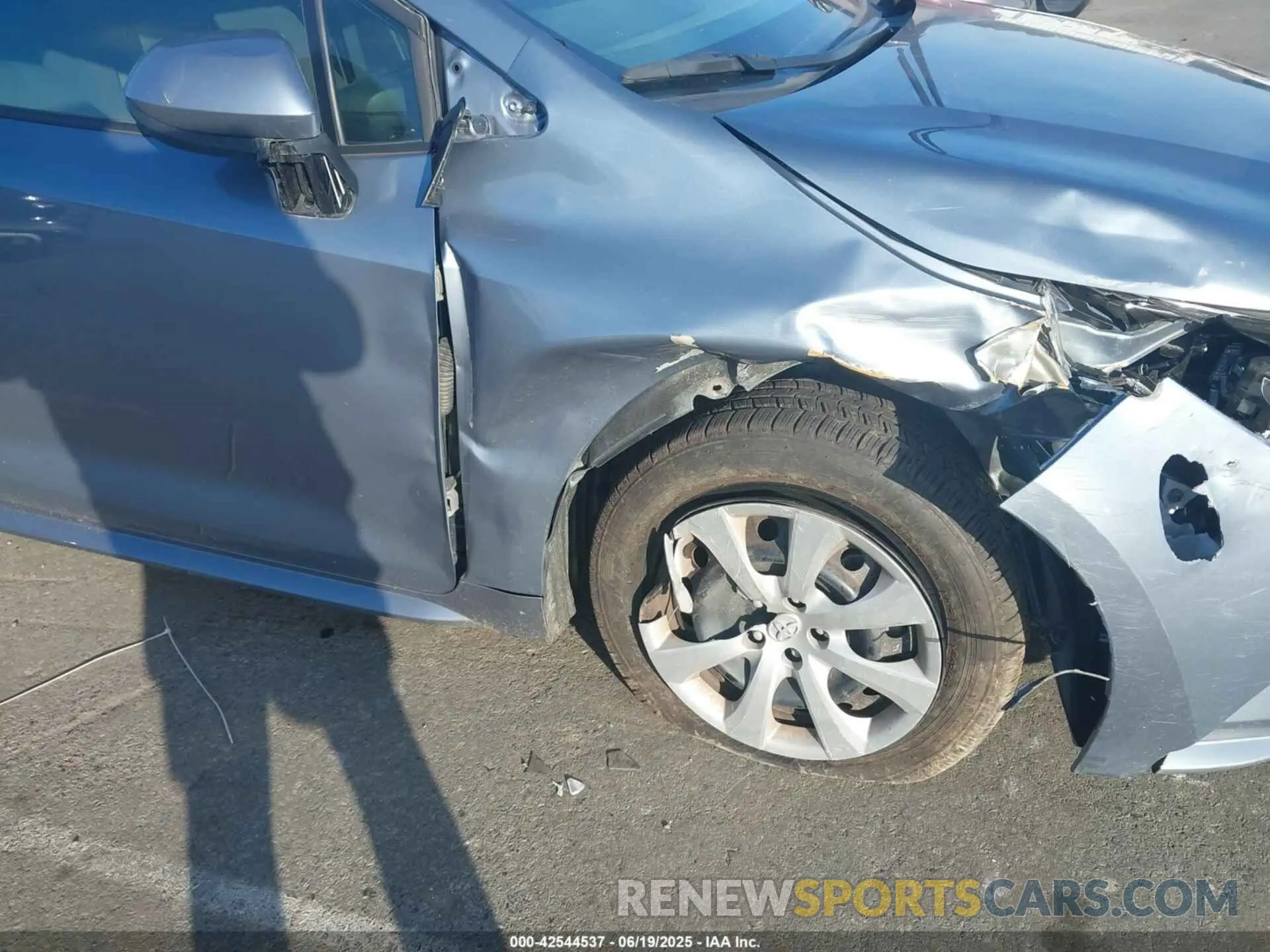 17 Photograph of a damaged car 5YFB4MDE1PP060945 TOYOTA COROLLA 2023