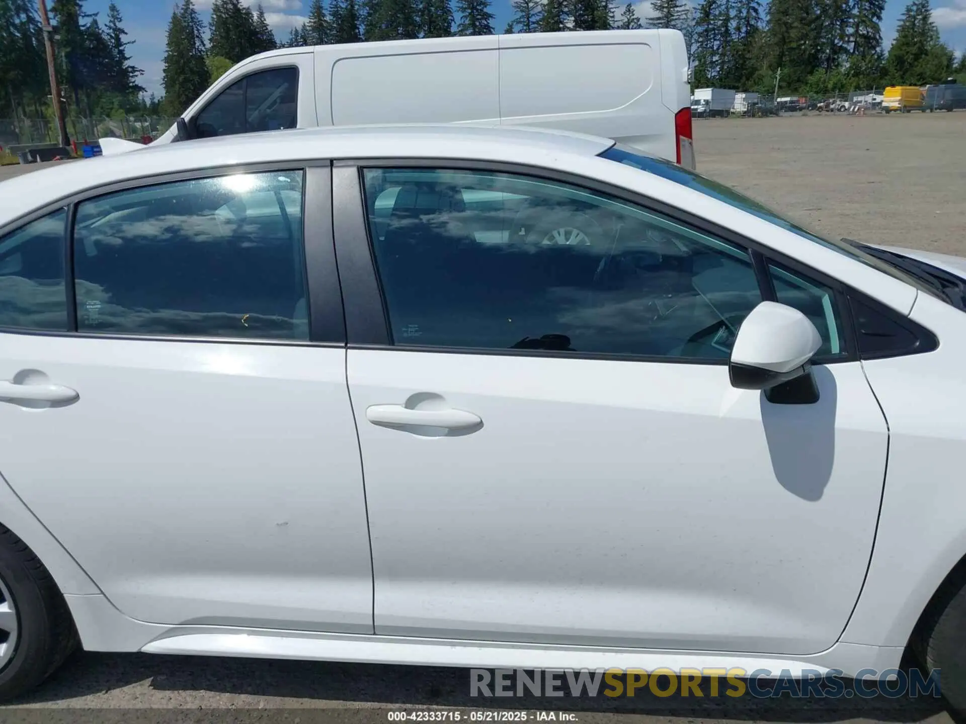 13 Photograph of a damaged car 5YFB4MDE2PP054717 TOYOTA COROLLA 2023