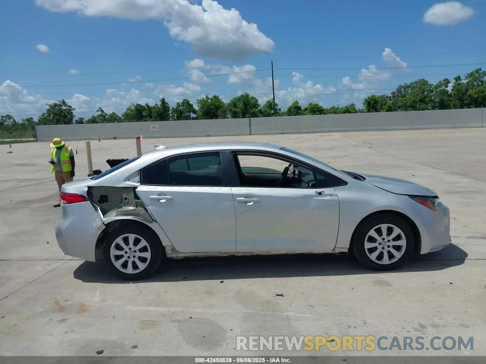 12 Photograph of a damaged car 5YFB4MDE4PP047333 TOYOTA COROLLA 2023