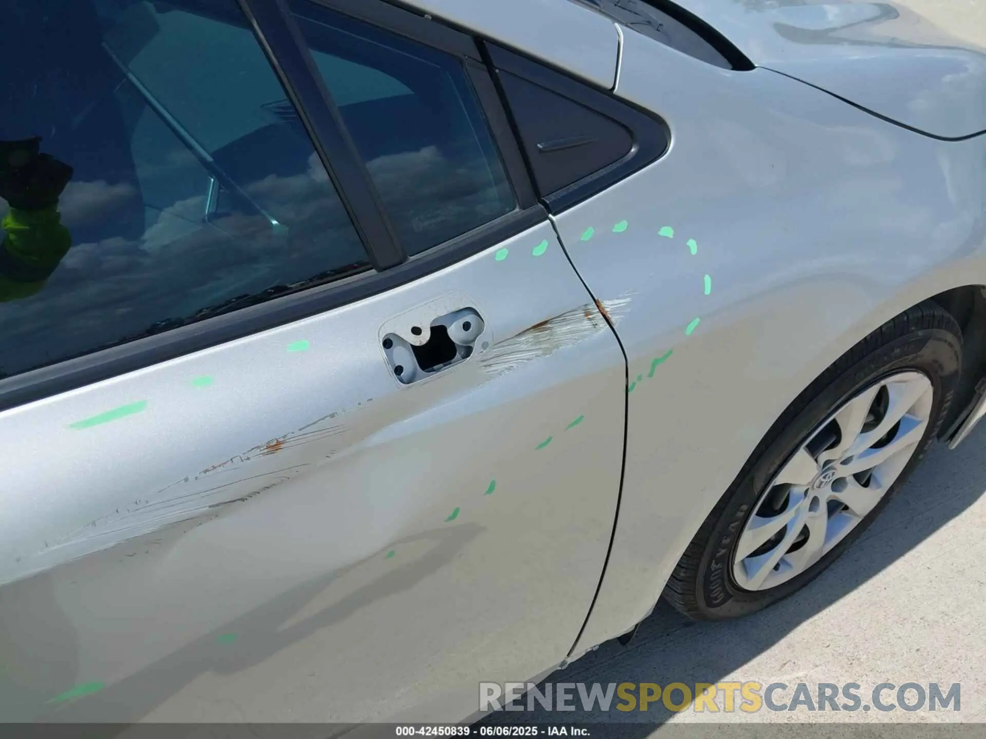 16 Photograph of a damaged car 5YFB4MDE4PP047333 TOYOTA COROLLA 2023