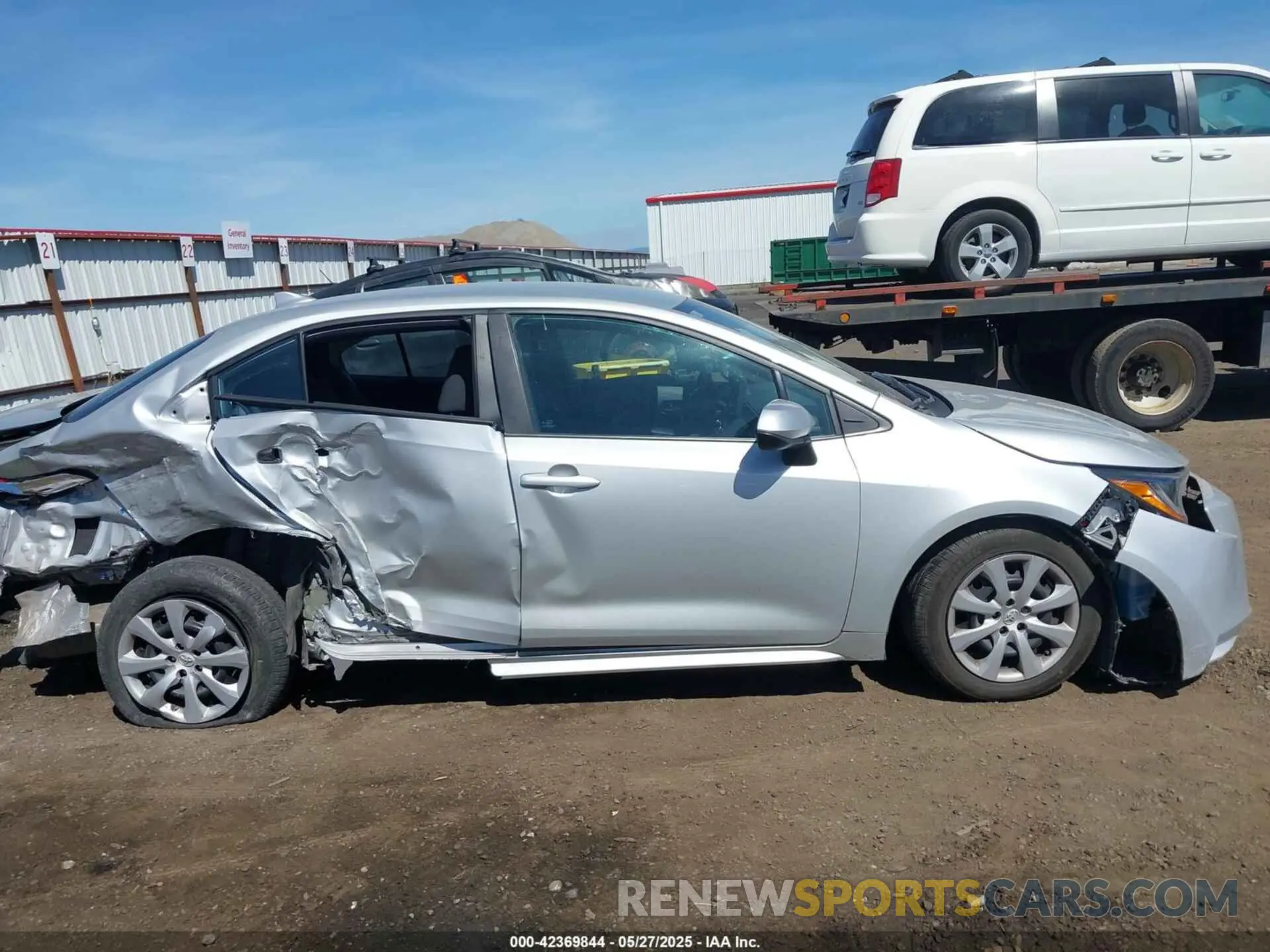 14 Photograph of a damaged car 5YFB4MDE5PP012753 TOYOTA COROLLA 2023