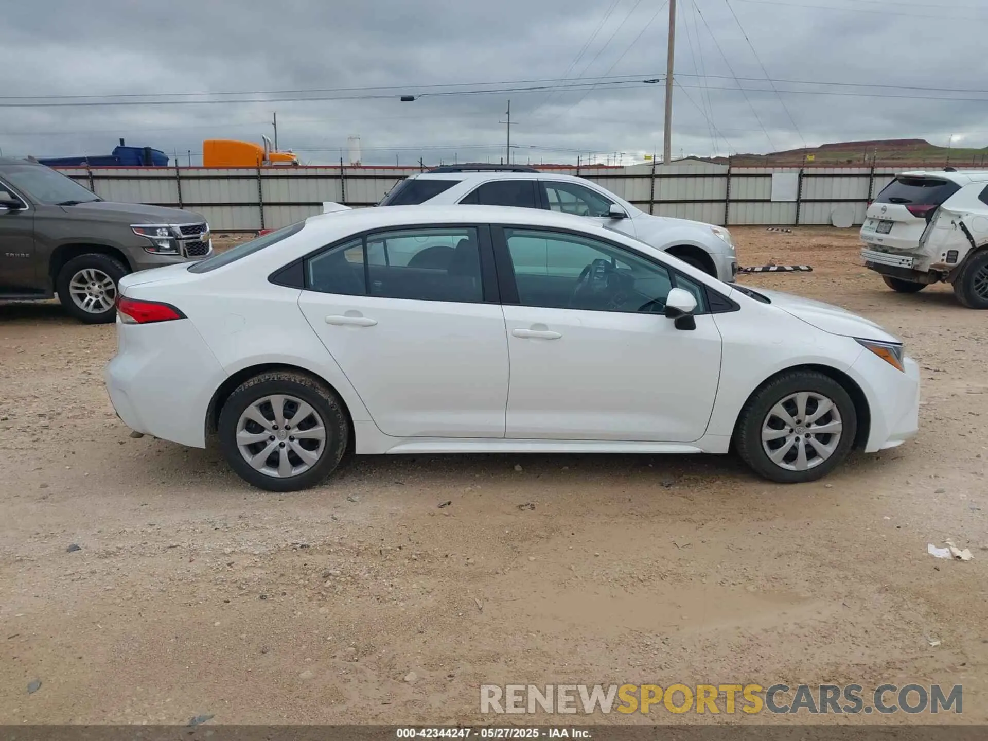 13 Photograph of a damaged car 5YFB4MDE5PP013305 TOYOTA COROLLA 2023