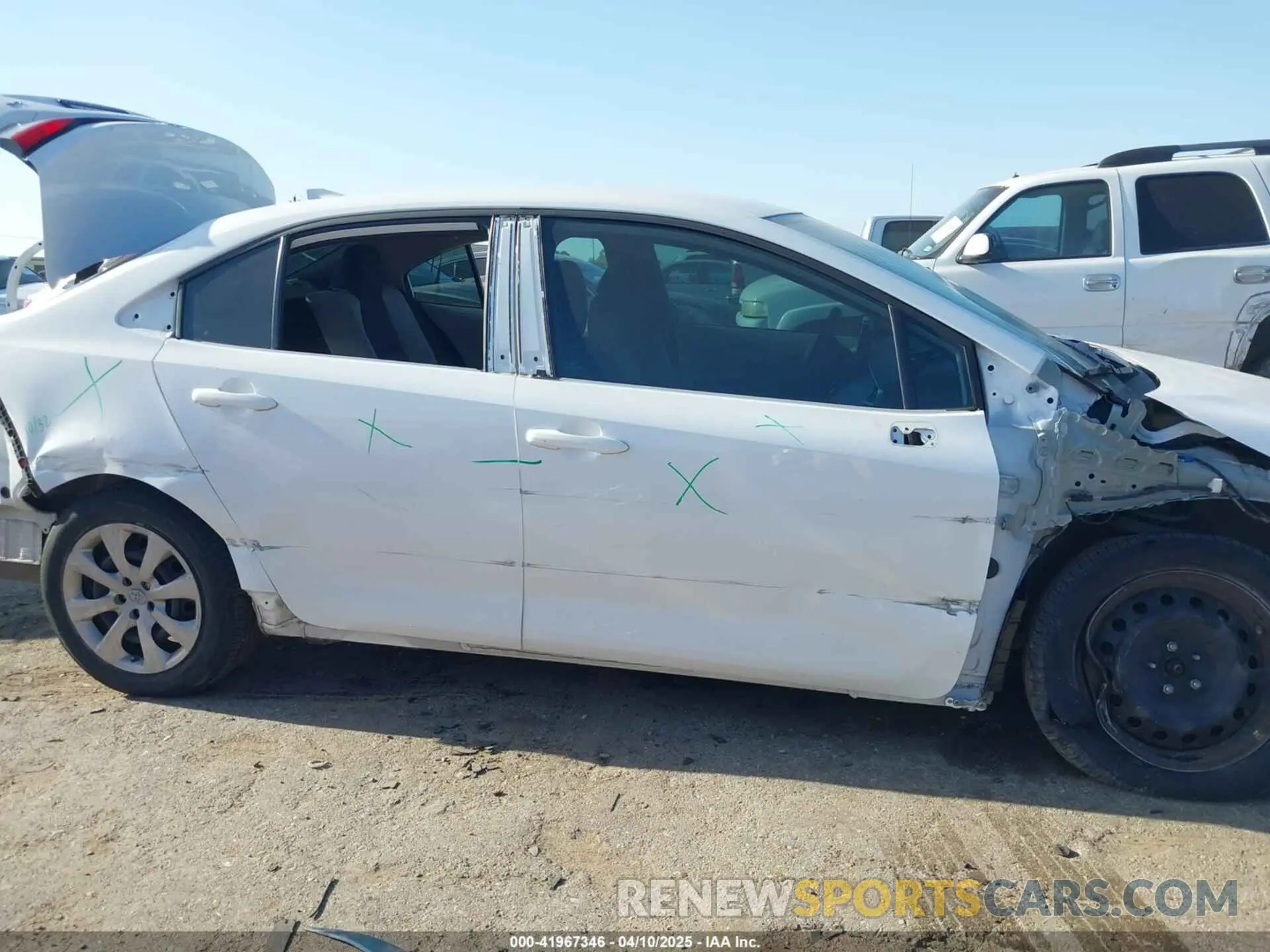 14 Photograph of a damaged car 5YFB4MDE5PP030864 TOYOTA COROLLA 2023