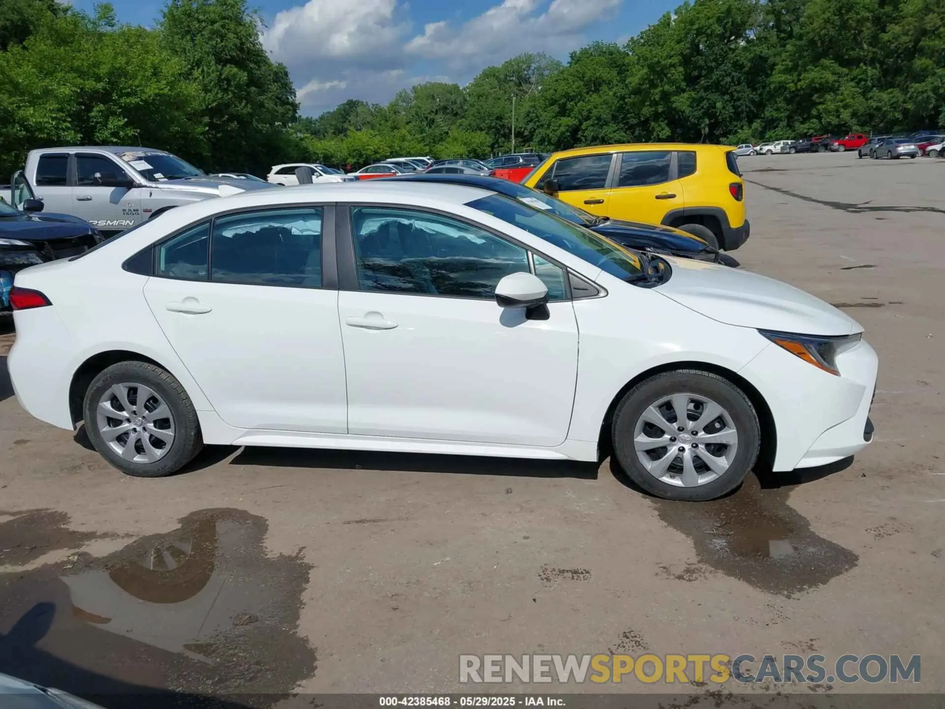 13 Photograph of a damaged car 5YFB4MDE8PP065530 TOYOTA COROLLA 2023