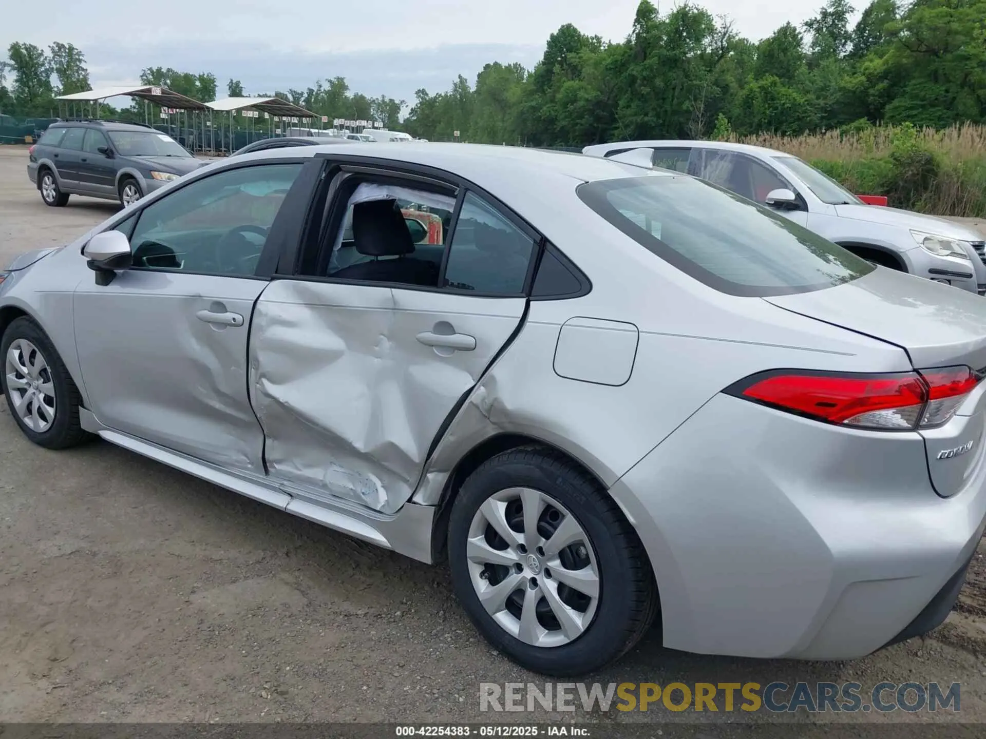 17 Photograph of a damaged car 5YFB4MDE9PP013954 TOYOTA COROLLA 2023