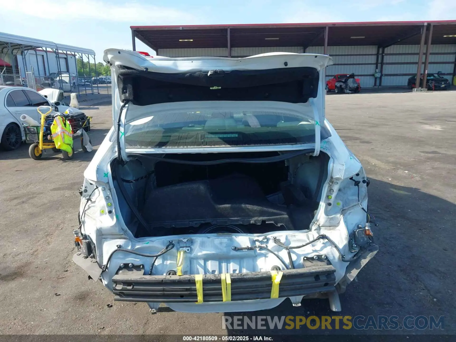 17 Photograph of a damaged car 5YFB4MDE9PP021889 TOYOTA COROLLA 2023