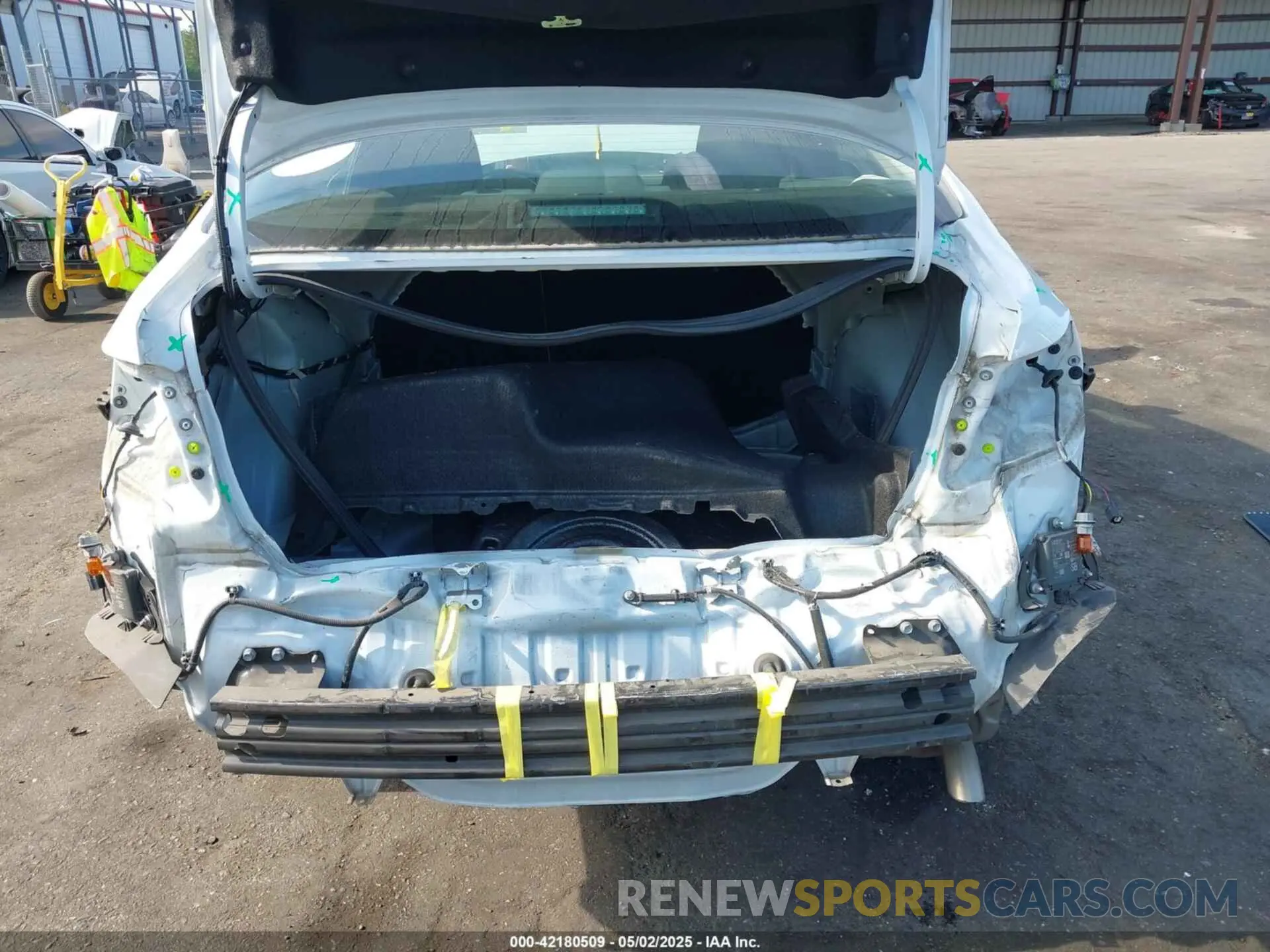6 Photograph of a damaged car 5YFB4MDE9PP021889 TOYOTA COROLLA 2023