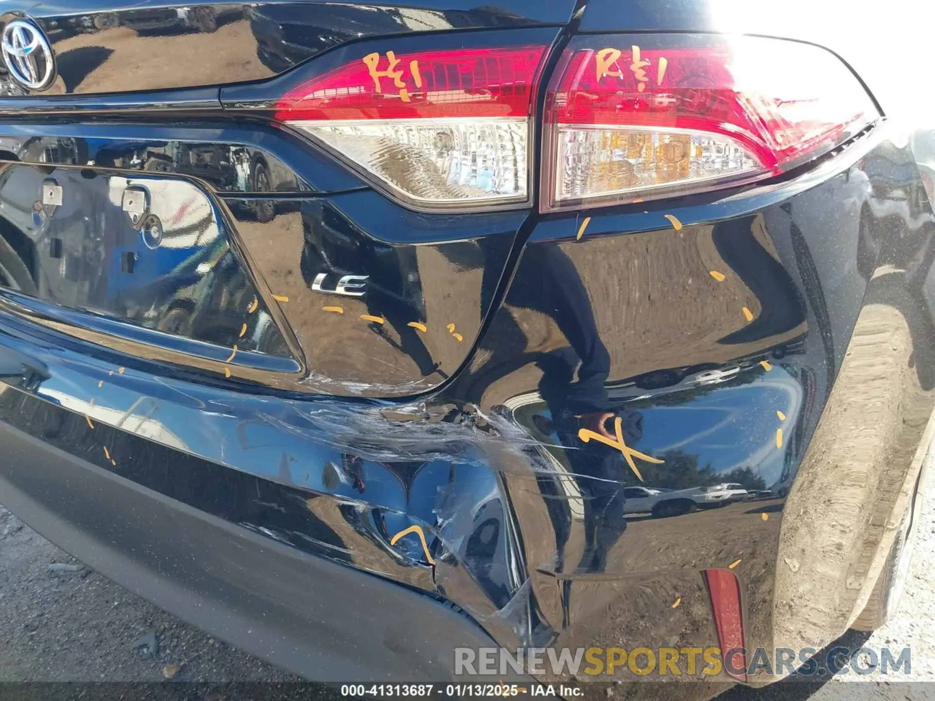 18 Photograph of a damaged car 5YFB4MDEXPP015633 TOYOTA COROLLA 2023