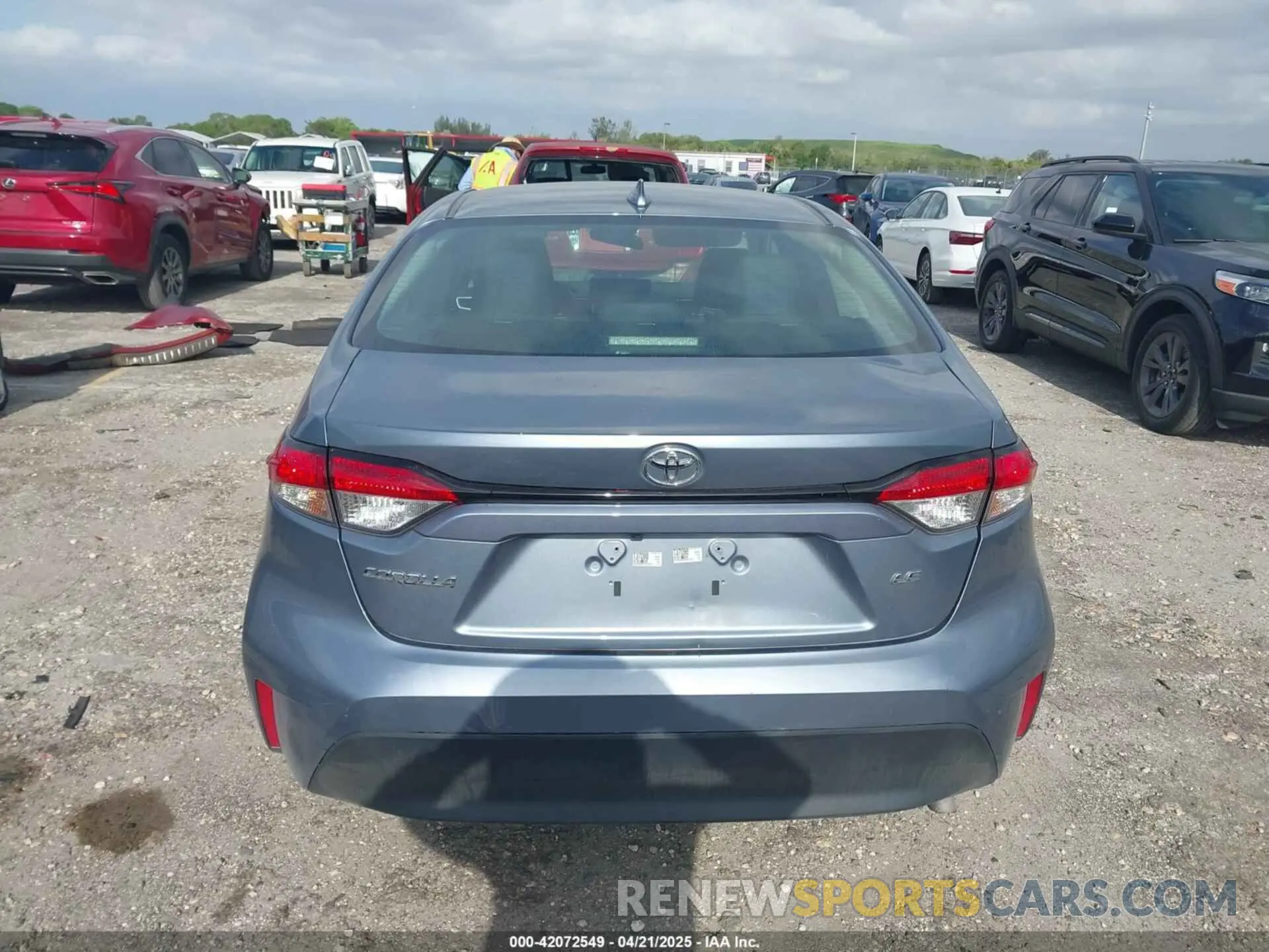 17 Photograph of a damaged car 5YFB4MDEXPP027815 TOYOTA COROLLA 2023