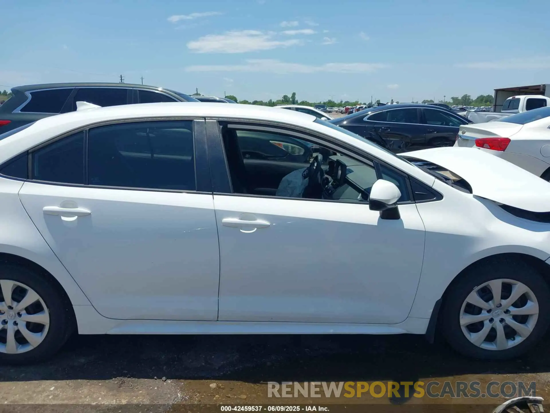 13 Photograph of a damaged car 5YFB4MDEXPP040354 TOYOTA COROLLA 2023