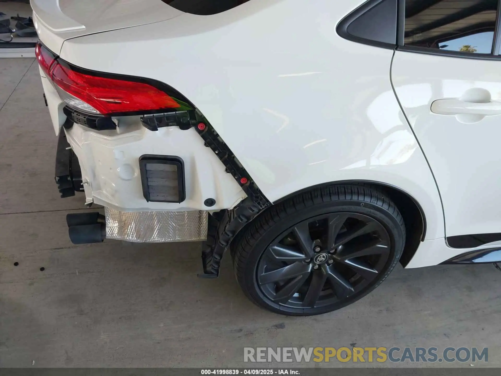 19 Photograph of a damaged car 5YFS4MCE8PP153219 TOYOTA COROLLA 2023