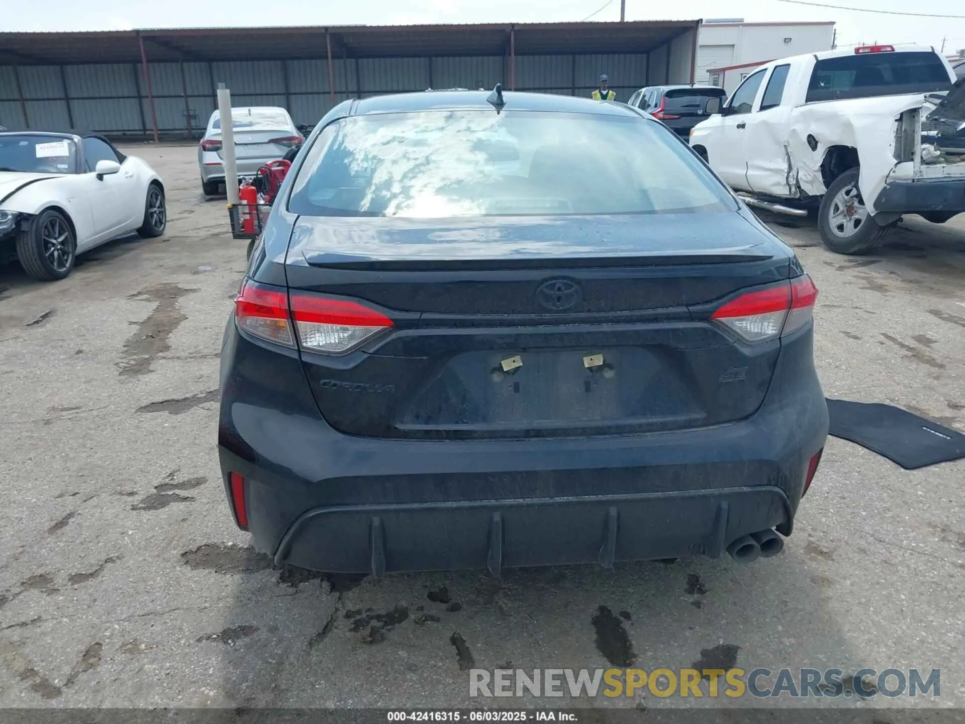 16 Photograph of a damaged car 5YFS4MCE9PP154413 TOYOTA COROLLA 2023