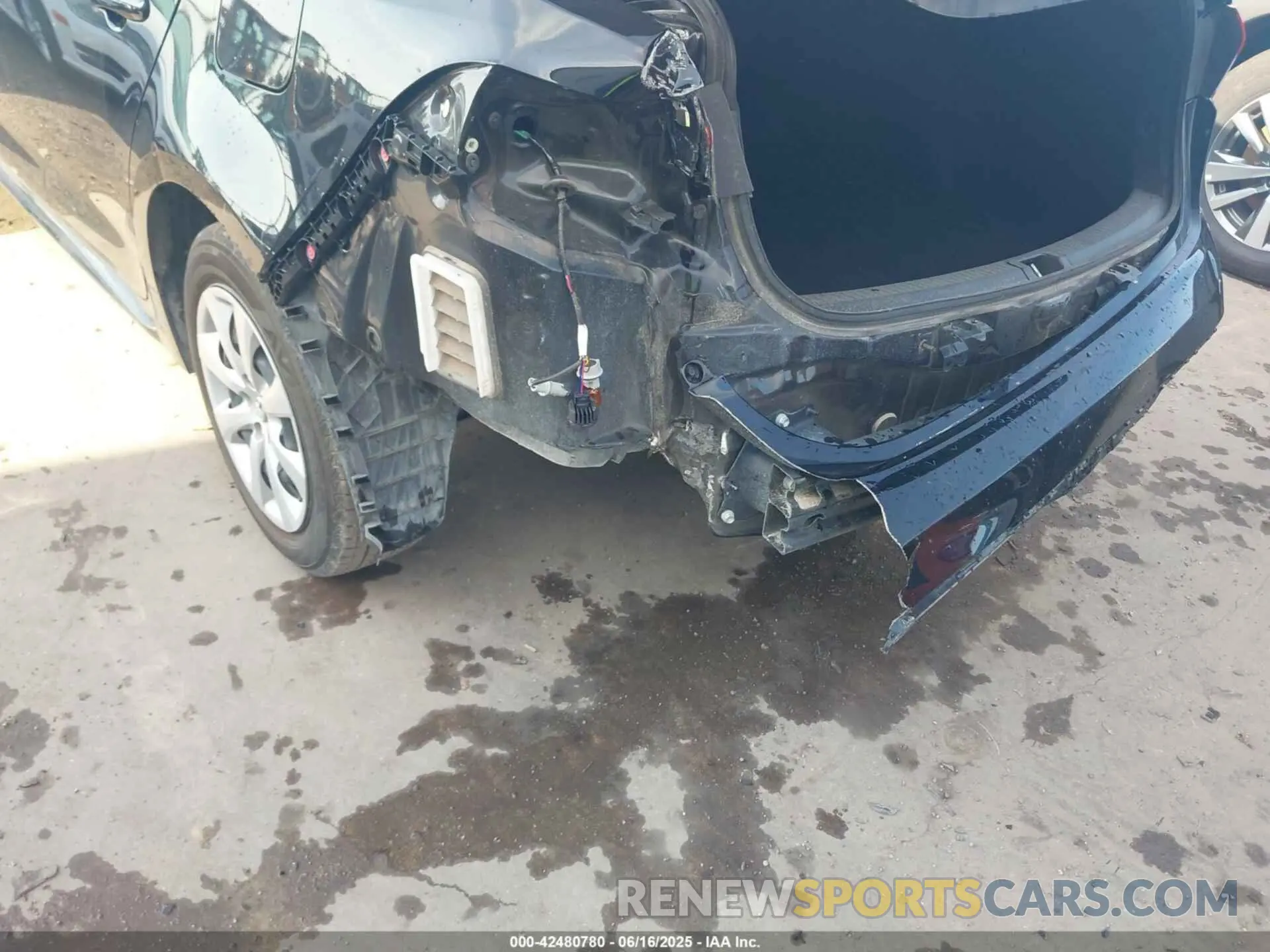 18 Photograph of a damaged car JTDB4MEE0P3009976 TOYOTA COROLLA 2023