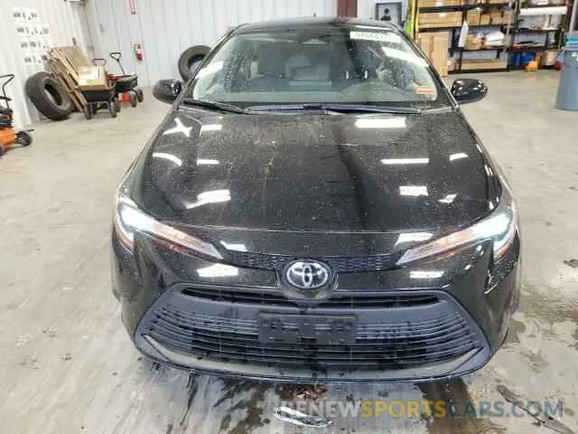 5 Photograph of a damaged car JTDB4MEE0PJ010962 TOYOTA COROLLA 2023