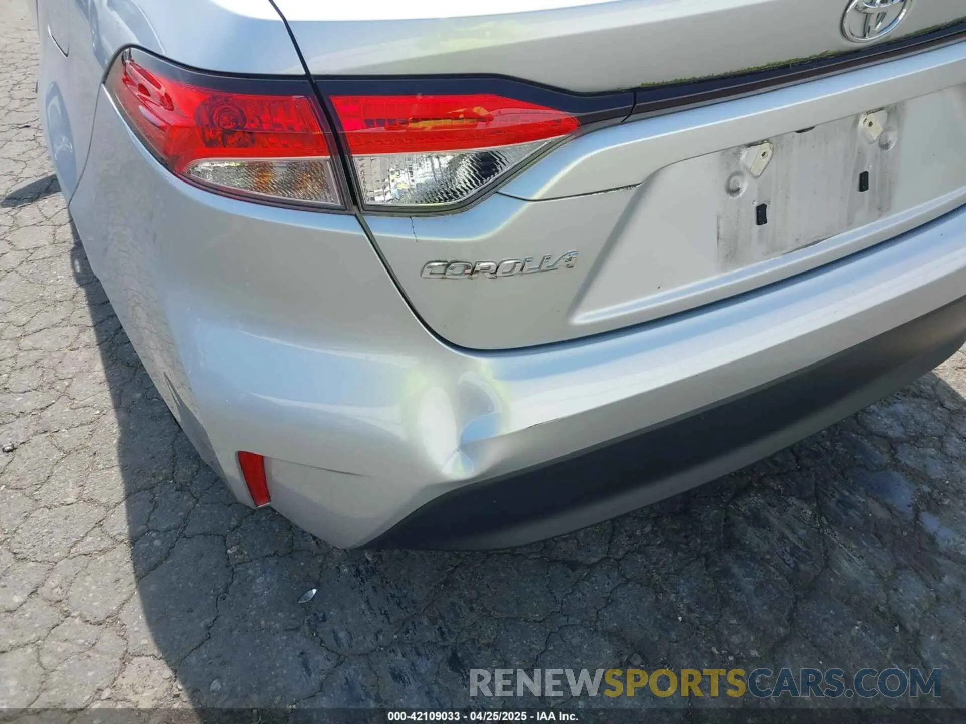 18 Photograph of a damaged car JTDB4MEE9P3005960 TOYOTA COROLLA 2023