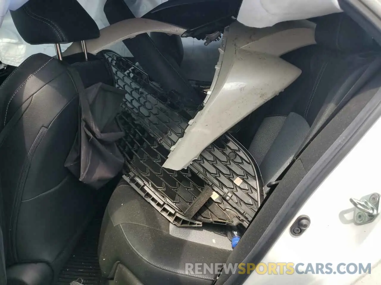 10 Photograph of a damaged car JTNC4MBE5P3202838 TOYOTA COROLLA 2023