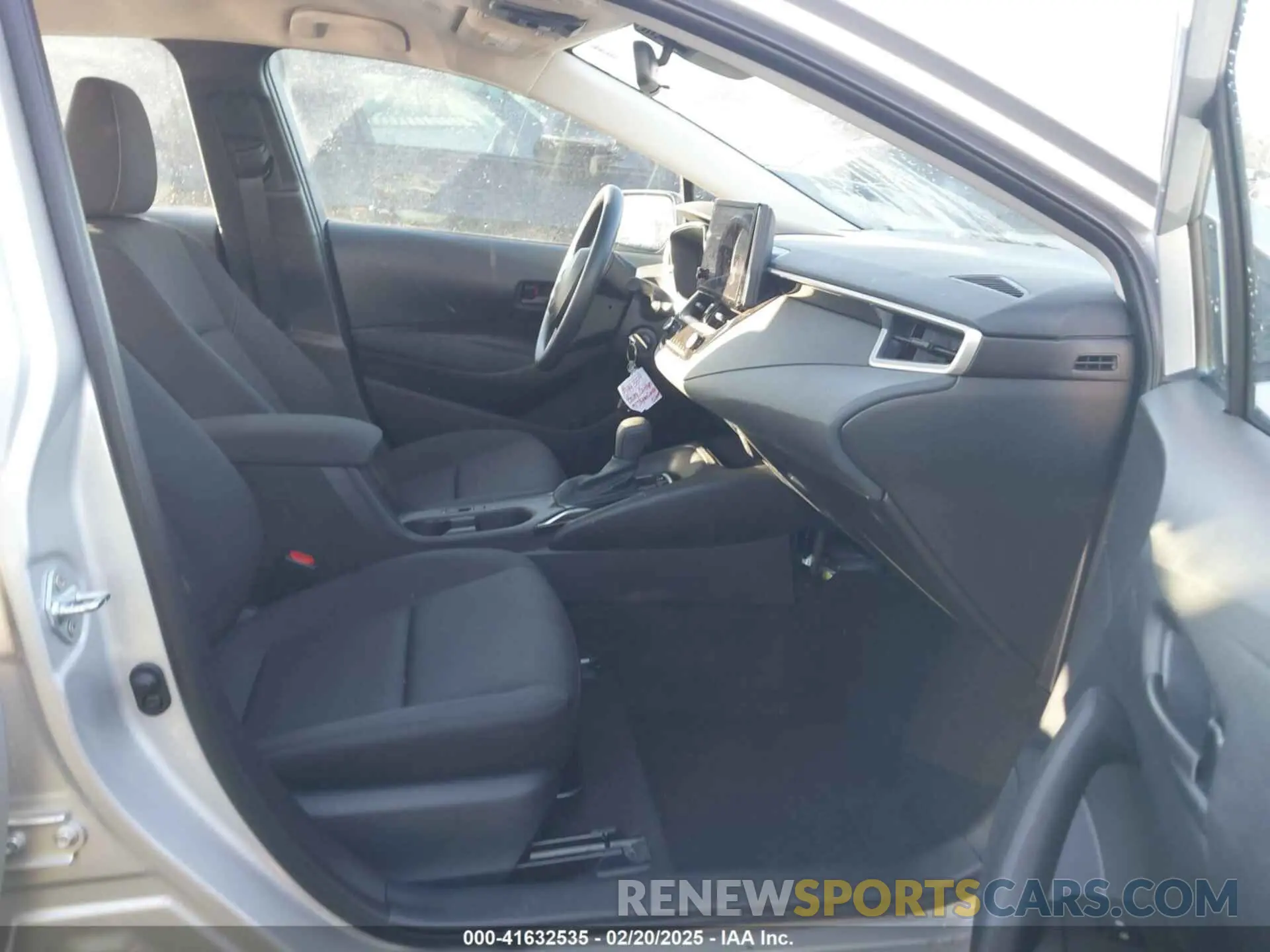 5 Photograph of a damaged car 5YFB4MDE1RP203573 TOYOTA COROLLA 2024