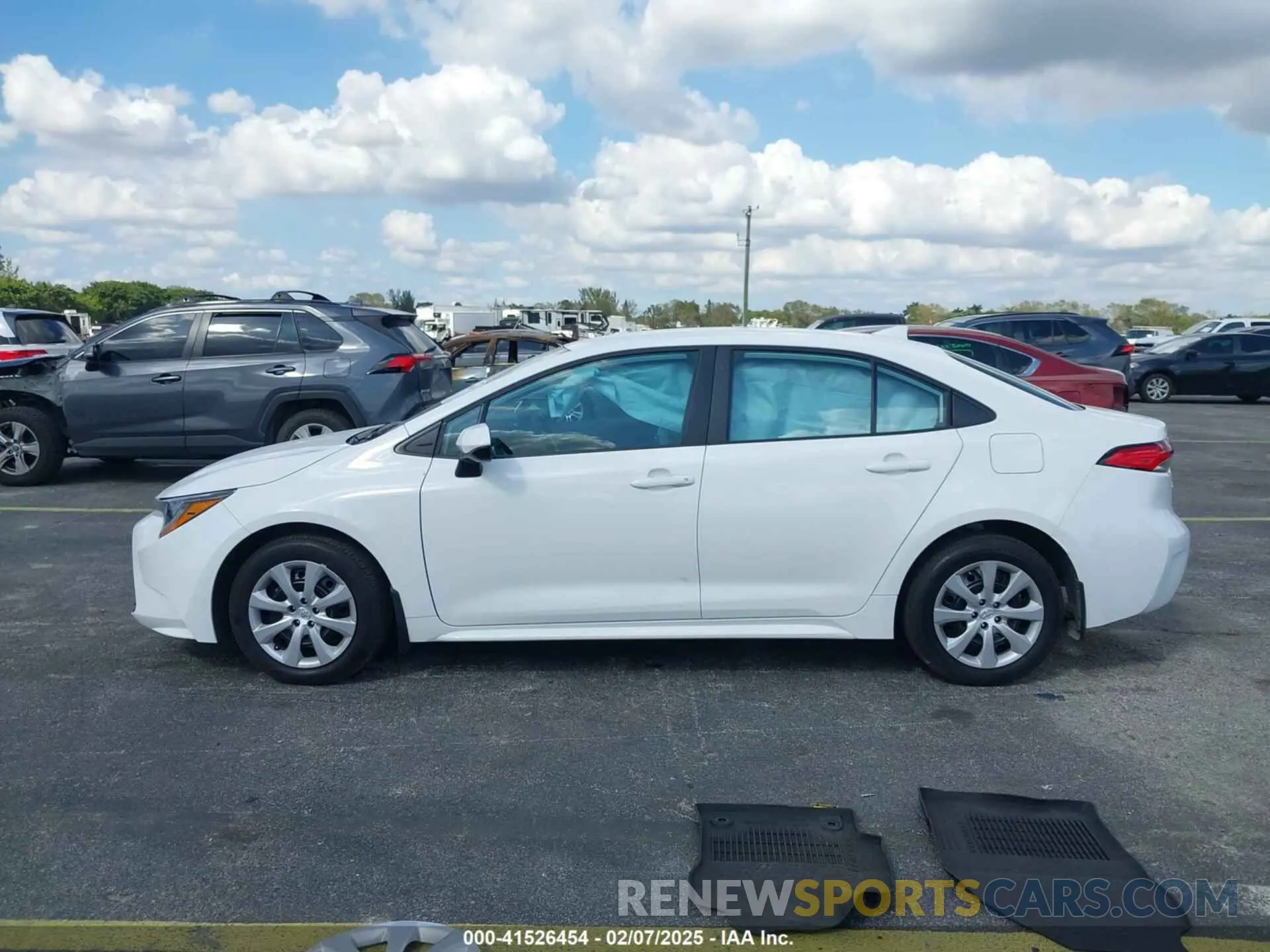14 Photograph of a damaged car 5YFB4MDE1RP225783 TOYOTA COROLLA 2024