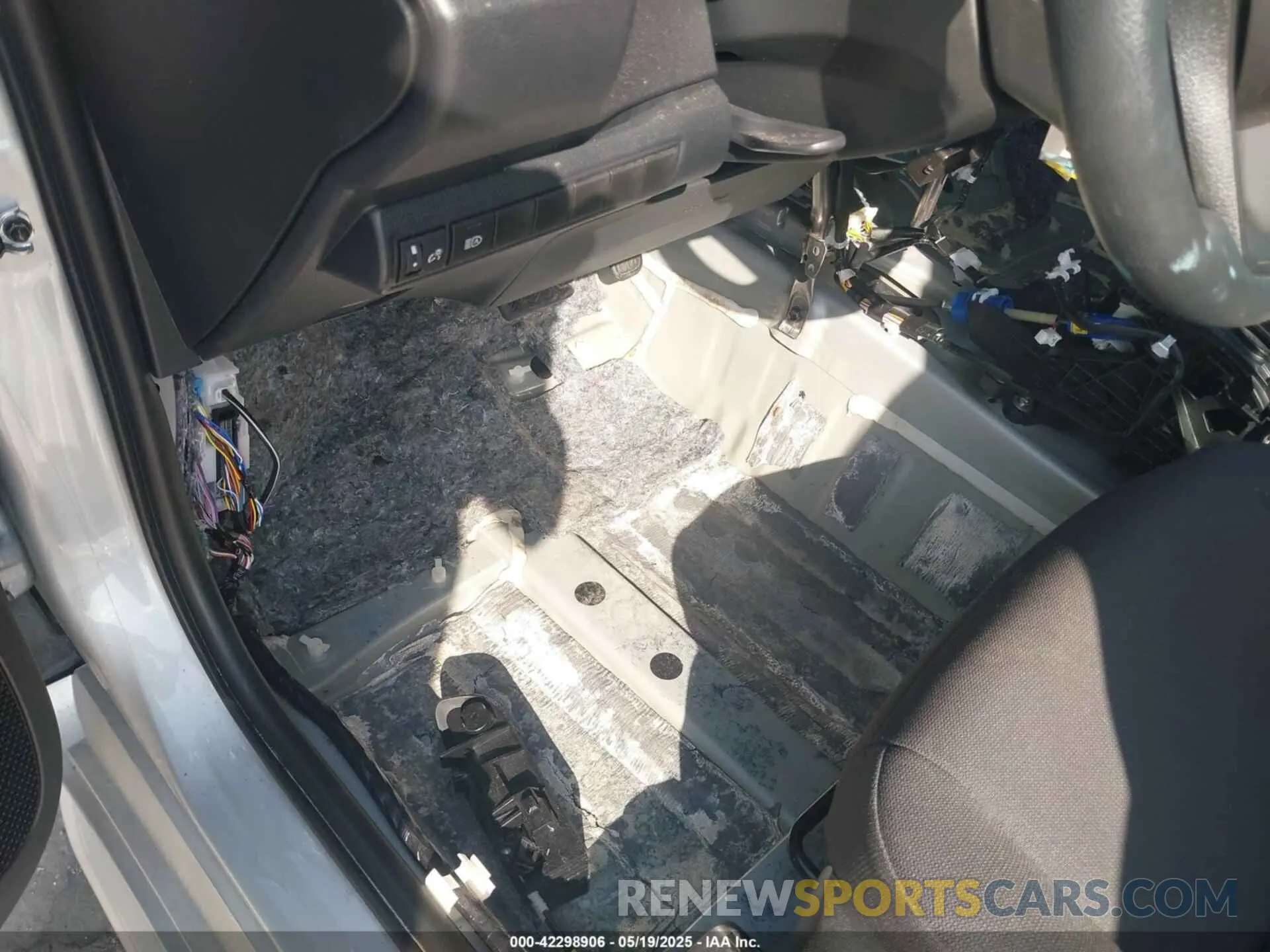 15 Photograph of a damaged car 5YFB4MDE3RP105998 TOYOTA COROLLA 2024