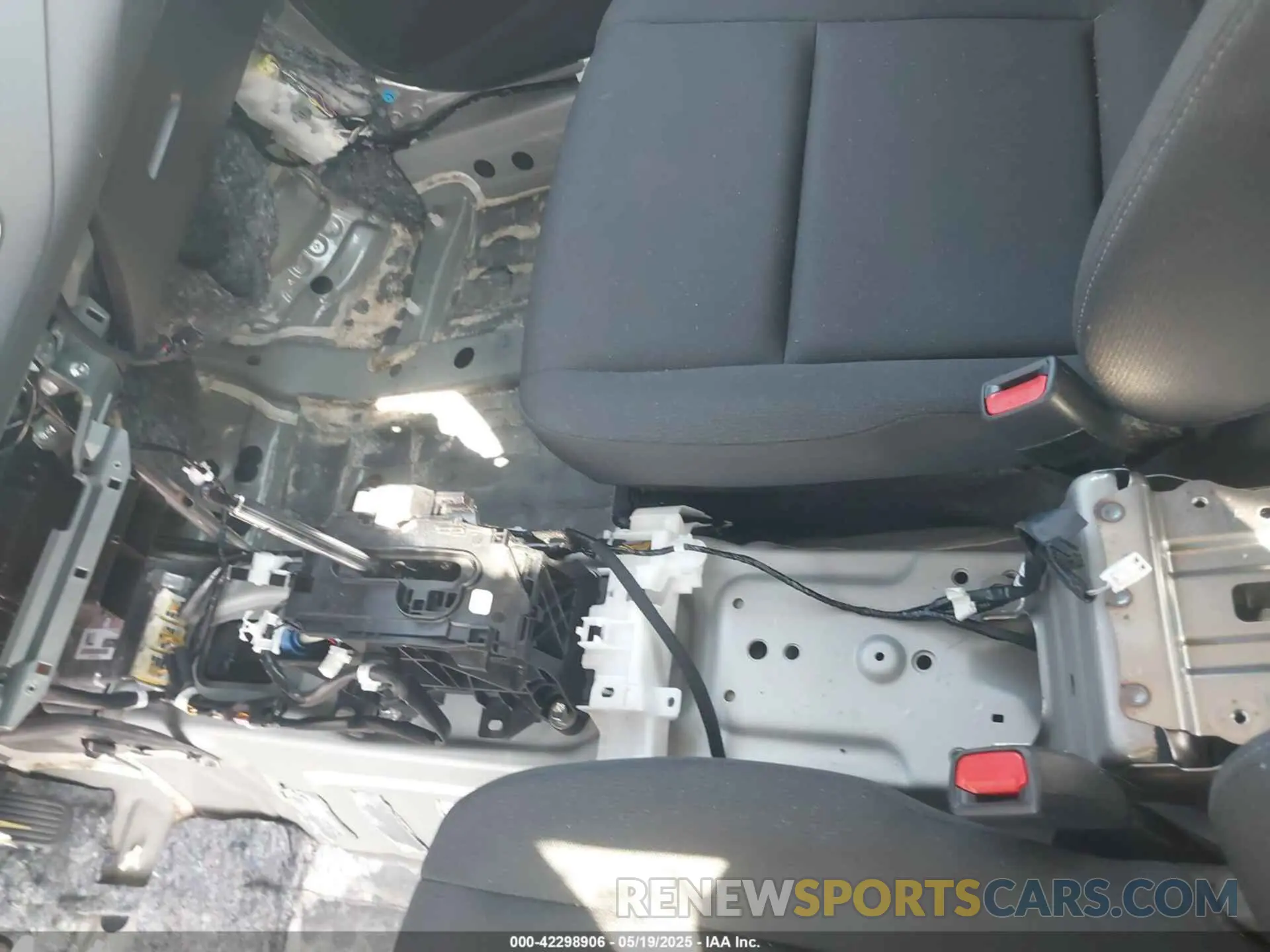 16 Photograph of a damaged car 5YFB4MDE3RP105998 TOYOTA COROLLA 2024