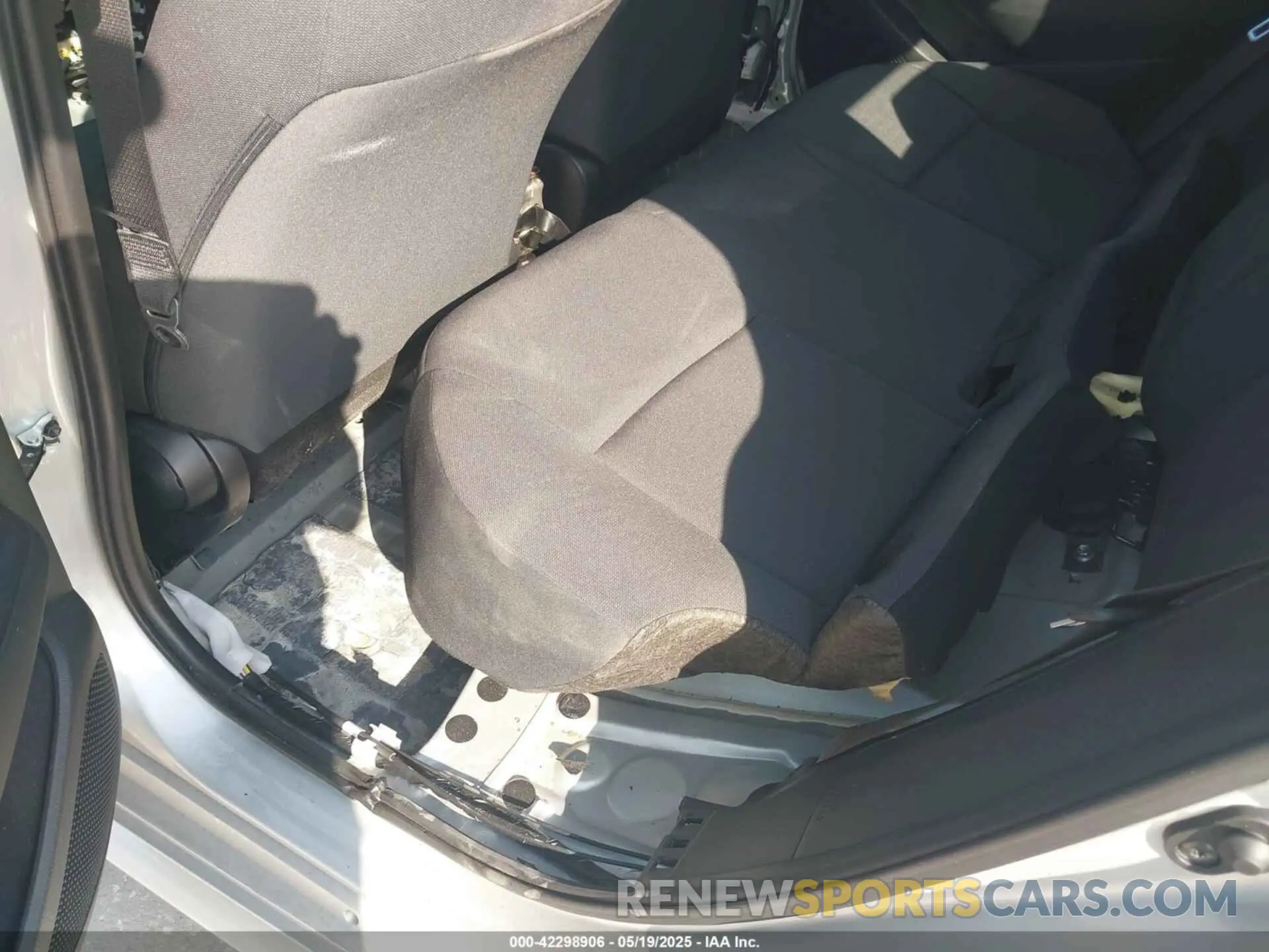 17 Photograph of a damaged car 5YFB4MDE3RP105998 TOYOTA COROLLA 2024