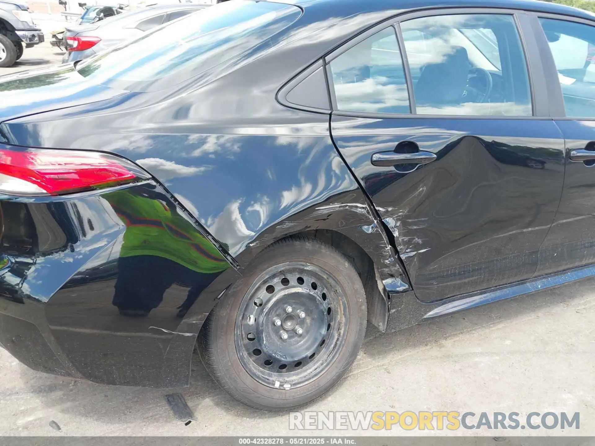 17 Photograph of a damaged car 5YFB4MDE5RP164034 TOYOTA COROLLA 2024