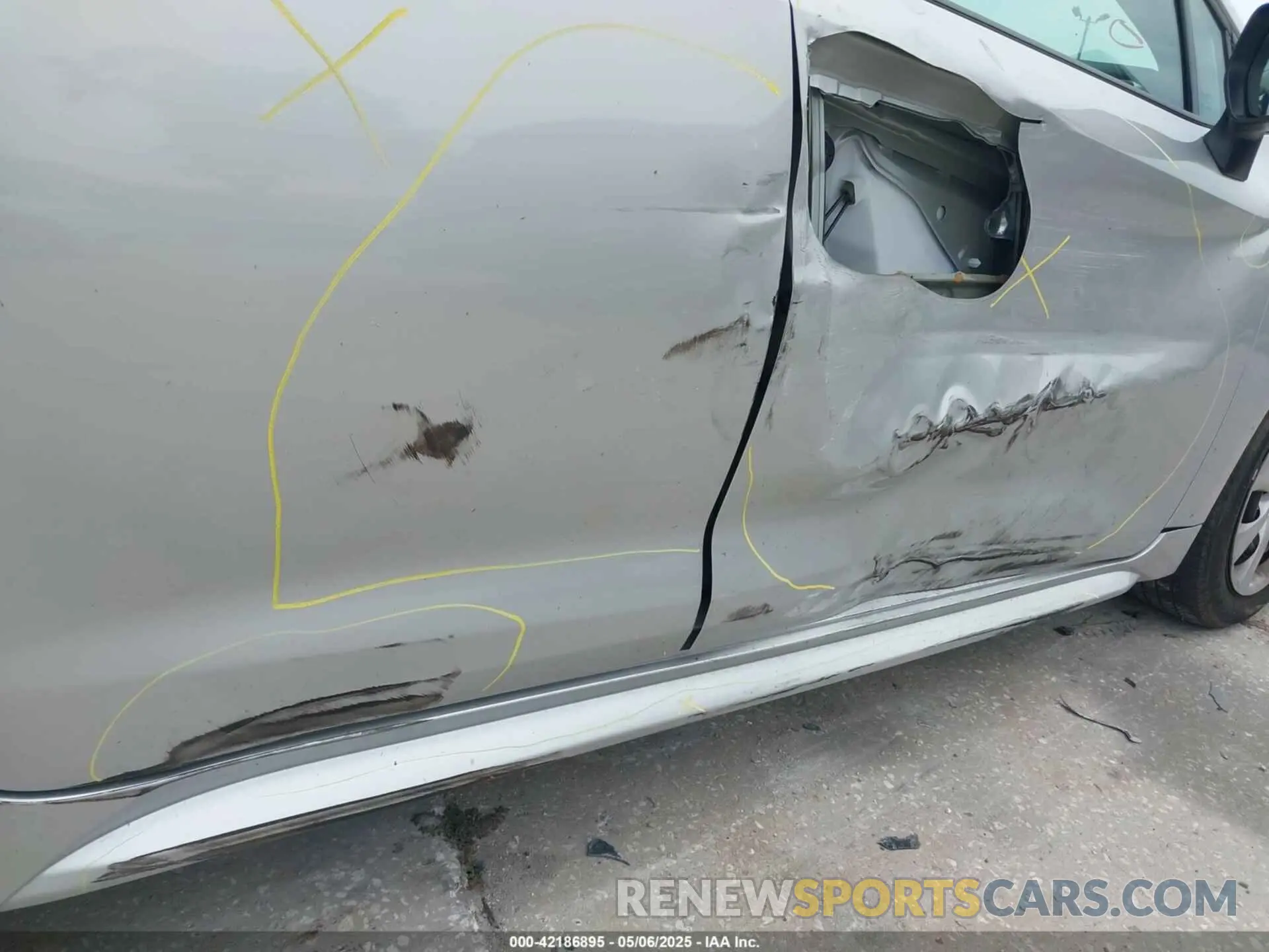 19 Photograph of a damaged car 5YFB4MDE7RP202413 TOYOTA COROLLA 2024