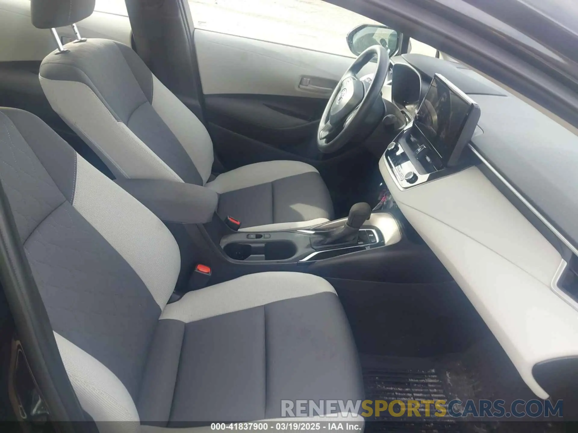 5 Photograph of a damaged car 5YFB4MDE8RP201772 TOYOTA COROLLA 2024