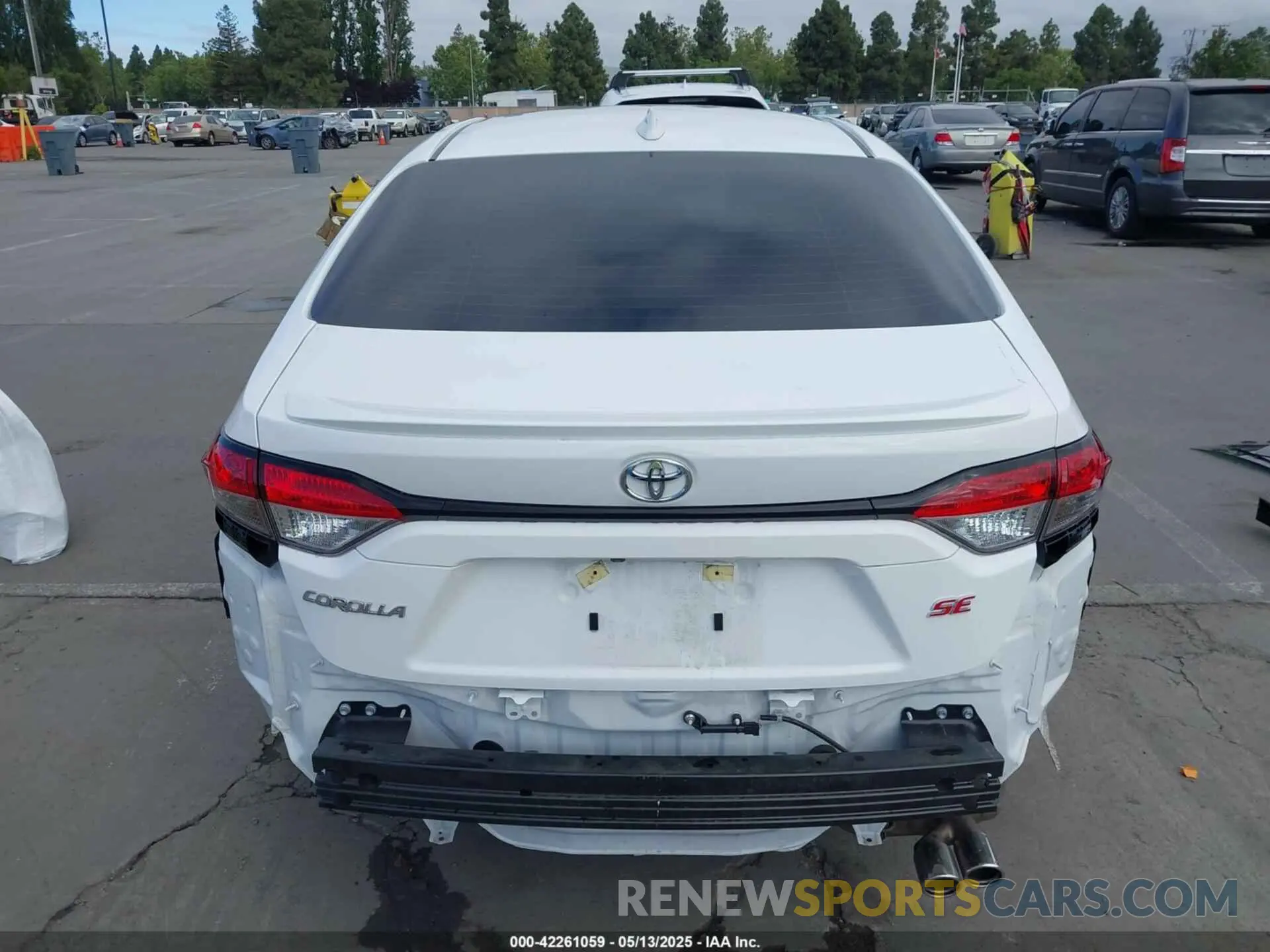 17 Photograph of a damaged car 5YFS4MCE0RP203680 TOYOTA COROLLA 2024