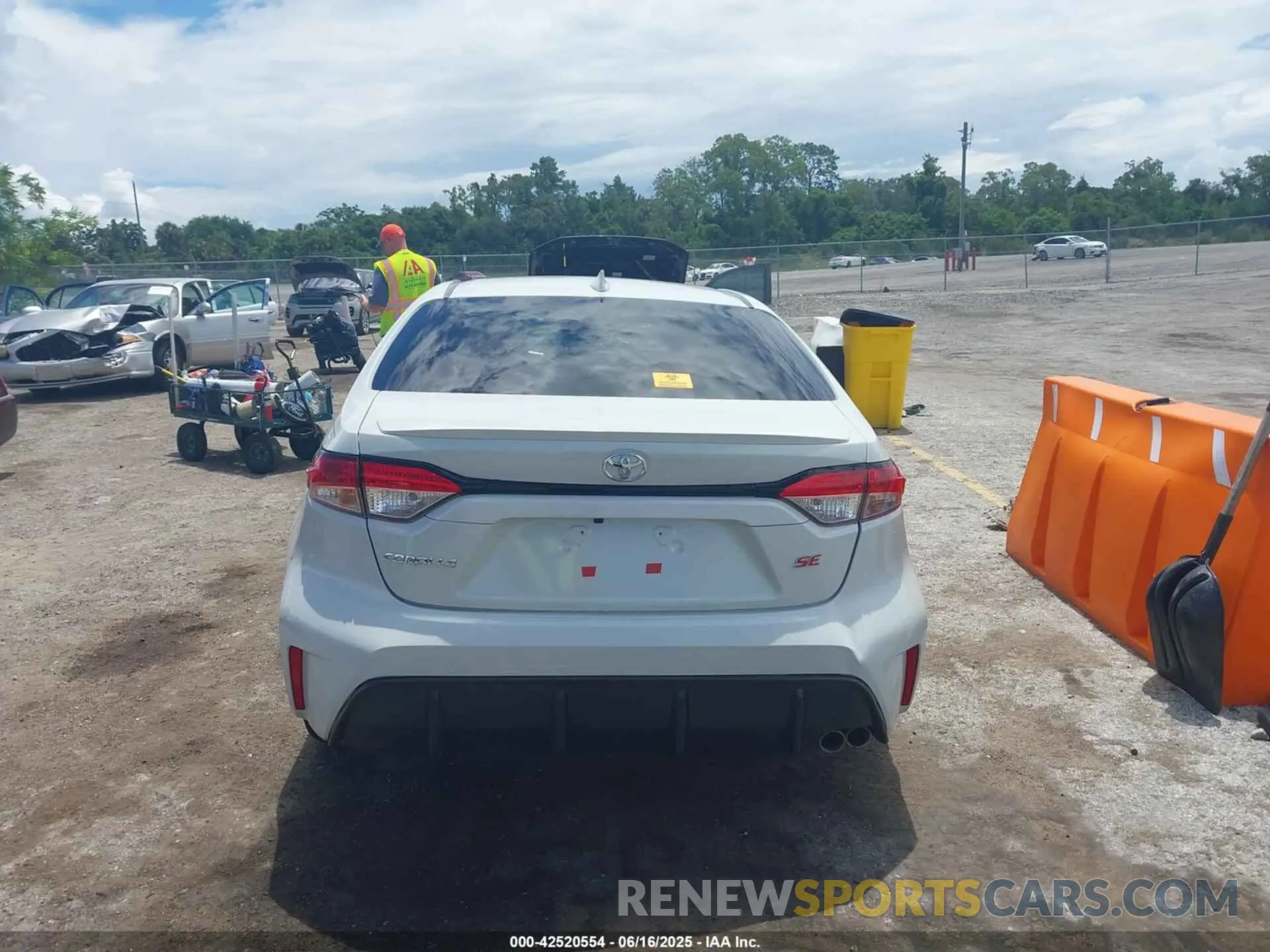 16 Photograph of a damaged car 5YFS4MCE6RP176405 TOYOTA COROLLA 2024
