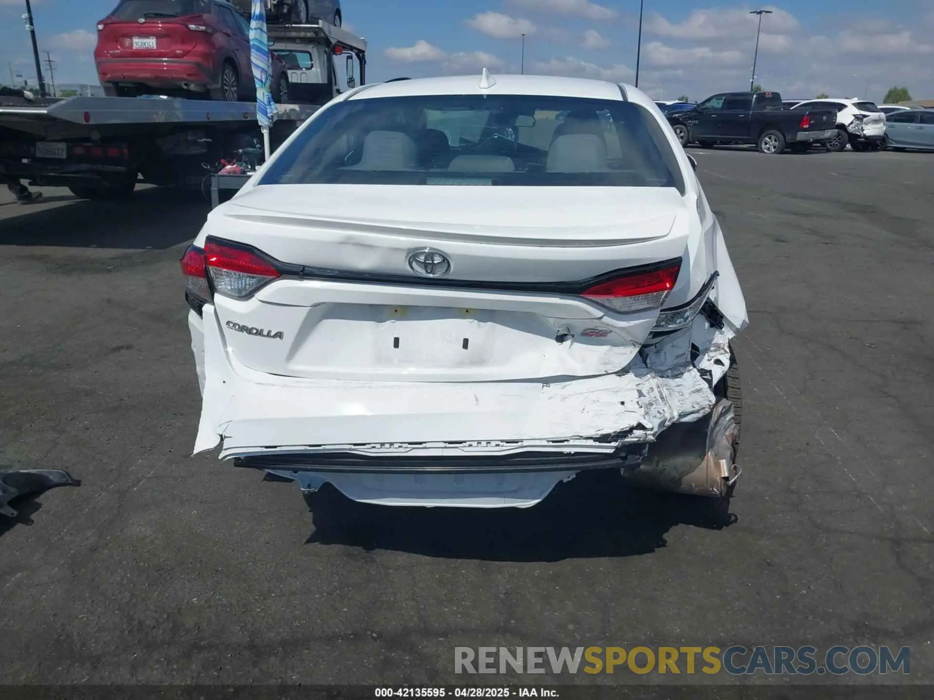 17 Photograph of a damaged car 5YFS4MCE8RP216774 TOYOTA COROLLA 2024