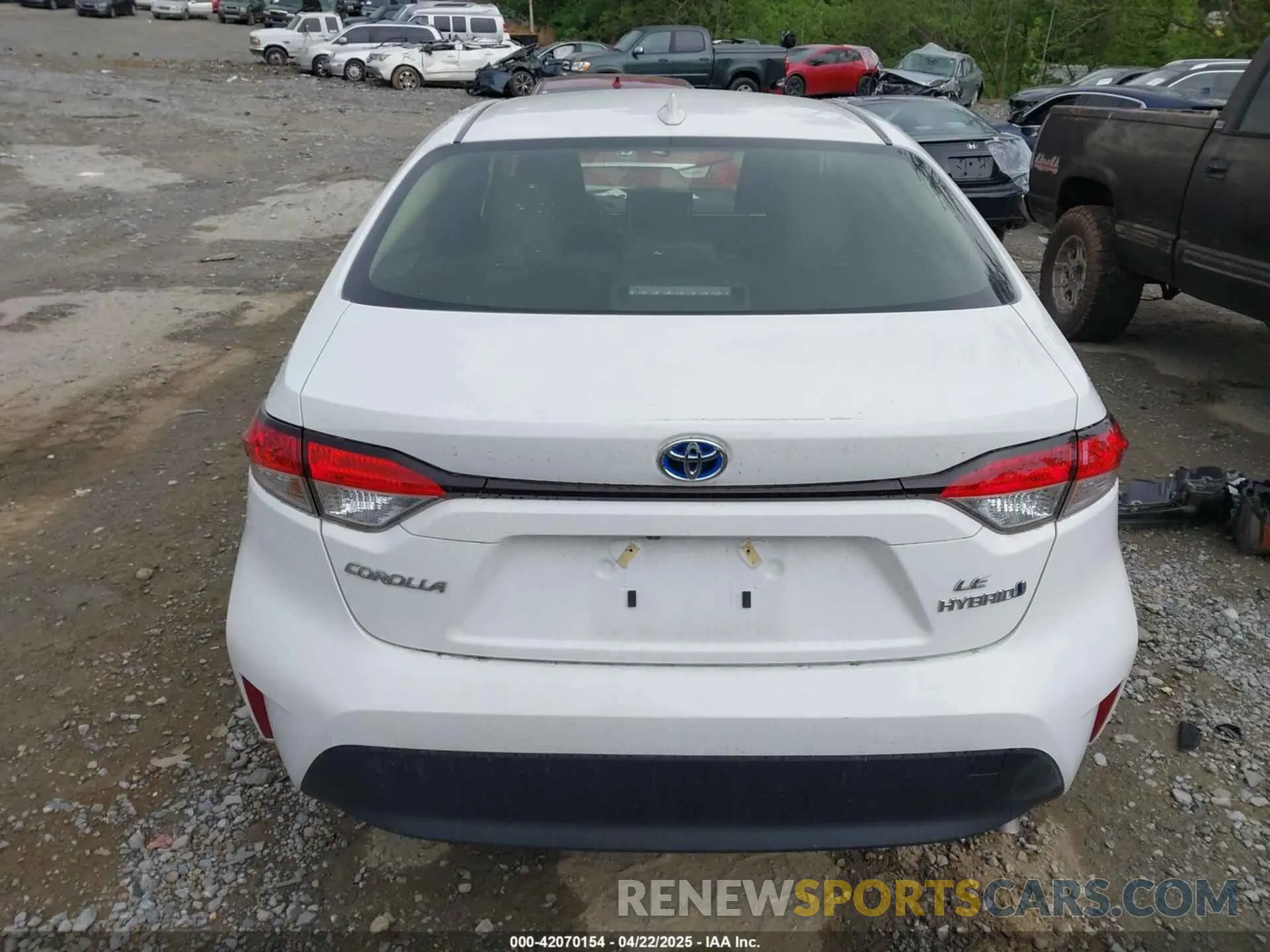17 Photograph of a damaged car JTDBCMFE0R3042867 TOYOTA COROLLA 2024