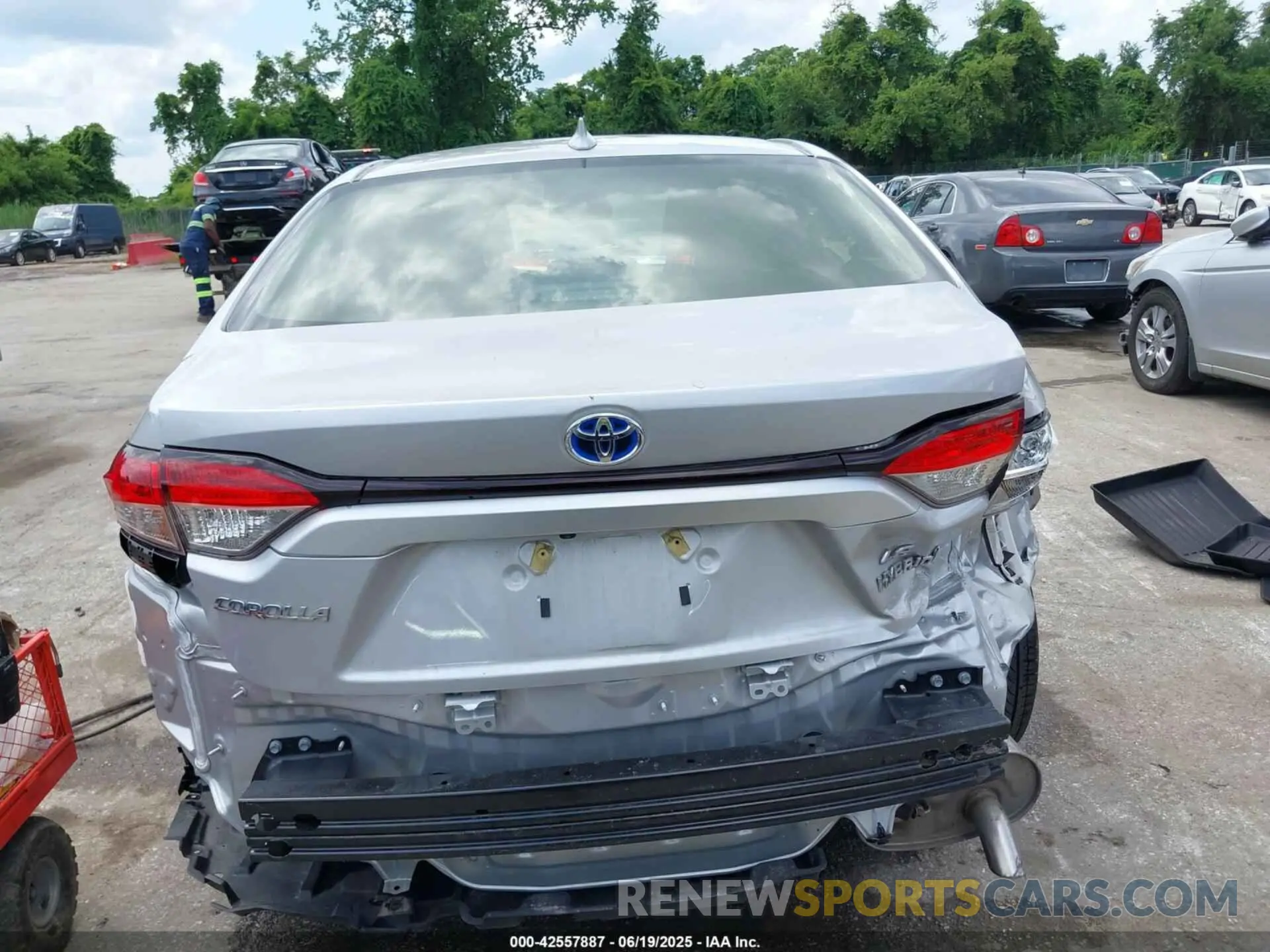 17 Photograph of a damaged car JTDBCMFE6RJ033229 TOYOTA COROLLA 2024