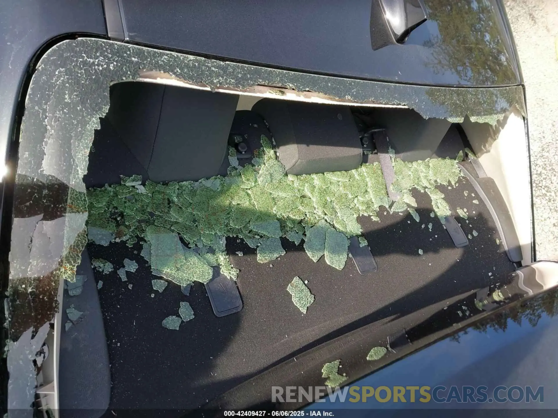 17 Photograph of a damaged car JTDBCMFEXRJ029667 TOYOTA COROLLA 2024