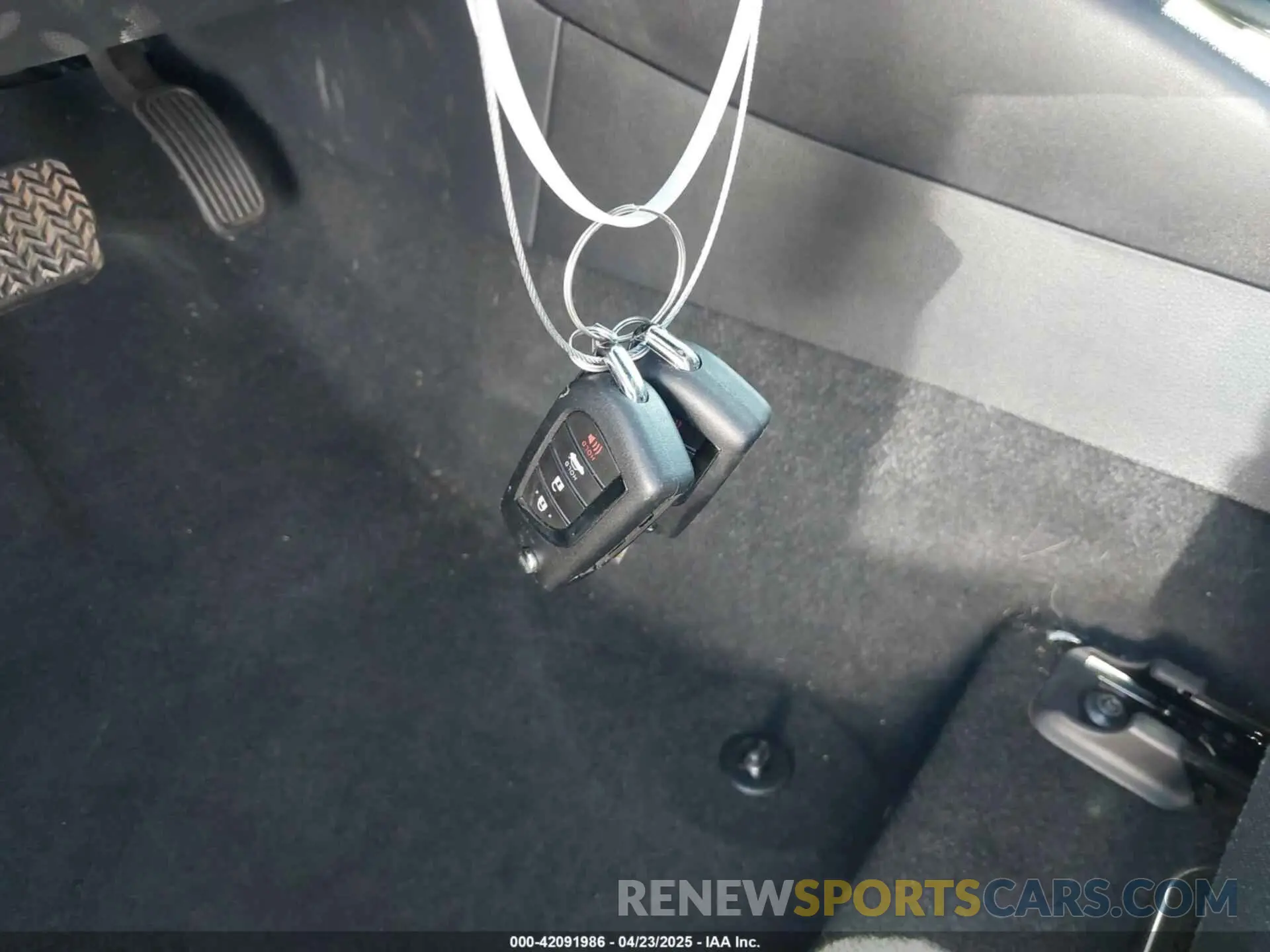 11 Photograph of a damaged car 5YFB4MDE0SP275922 TOYOTA COROLLA 2025
