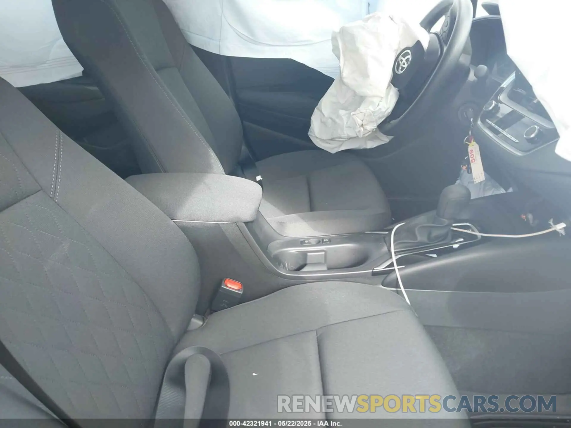 5 Photograph of a damaged car 5YFB4MDE0SP302844 TOYOTA COROLLA 2025