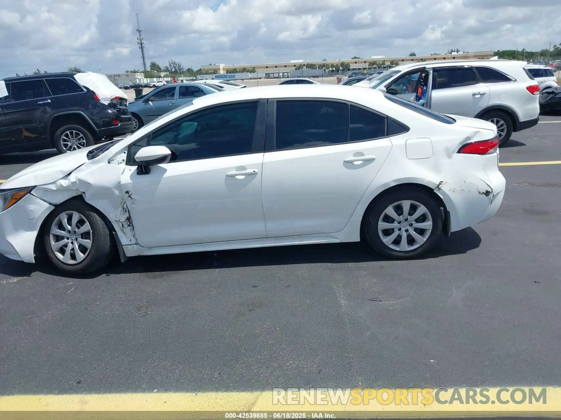 14 Photograph of a damaged car 5YFB4MDE1SP231993 TOYOTA COROLLA 2025