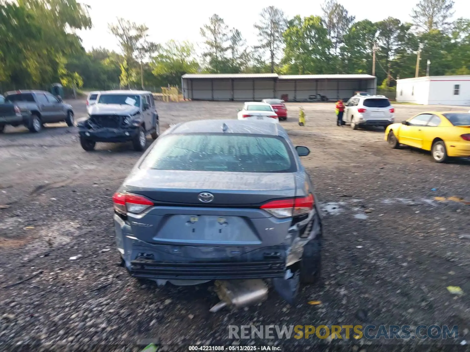 17 Photograph of a damaged car 5YFB4MDE1SP240659 TOYOTA COROLLA 2025