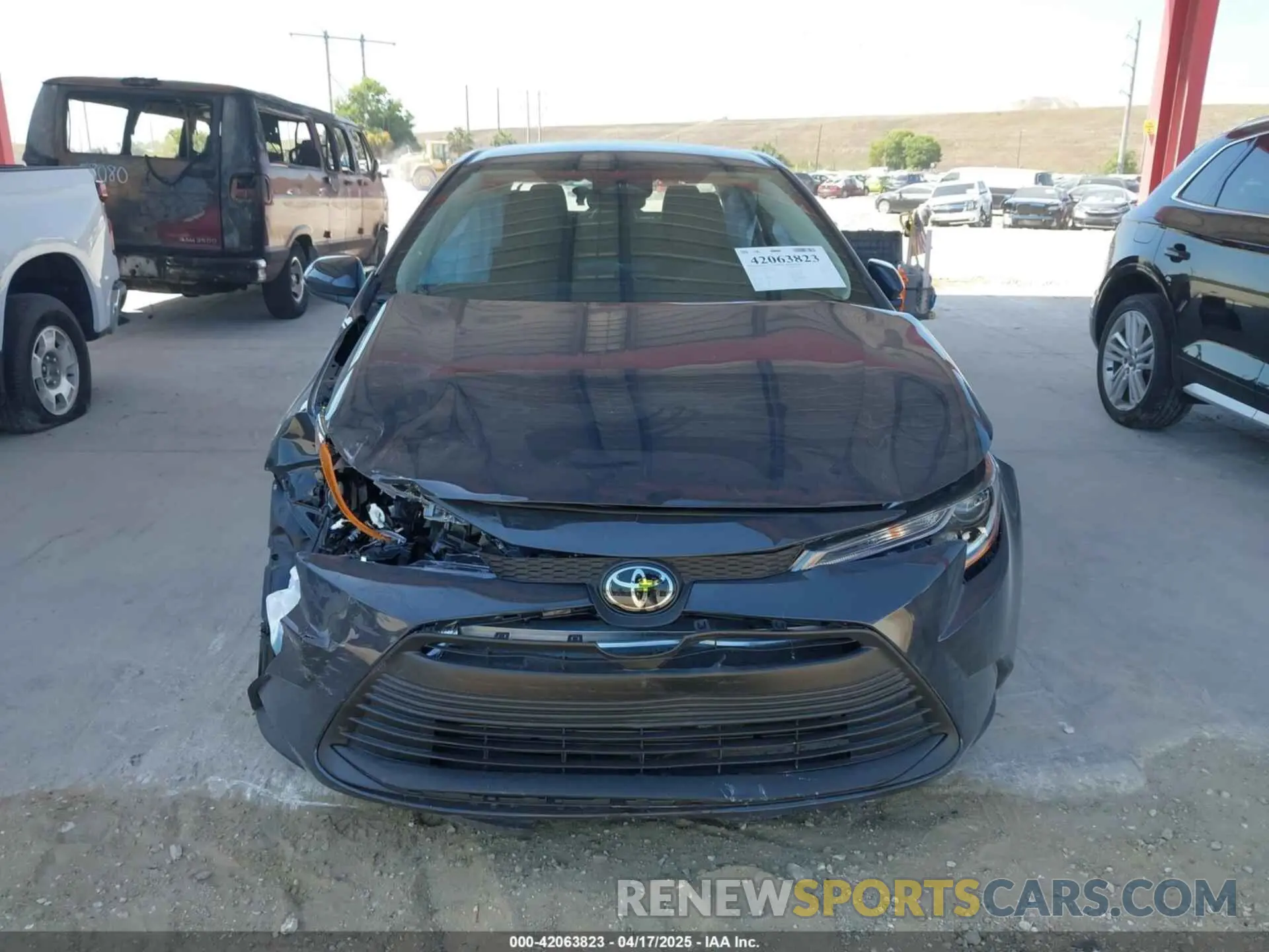 13 Photograph of a damaged car 5YFB4MDE1SP269904 TOYOTA COROLLA 2025