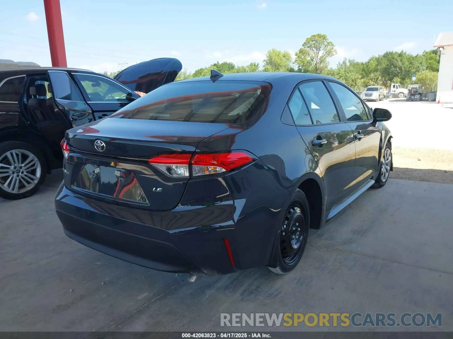 4 Photograph of a damaged car 5YFB4MDE1SP269904 TOYOTA COROLLA 2025