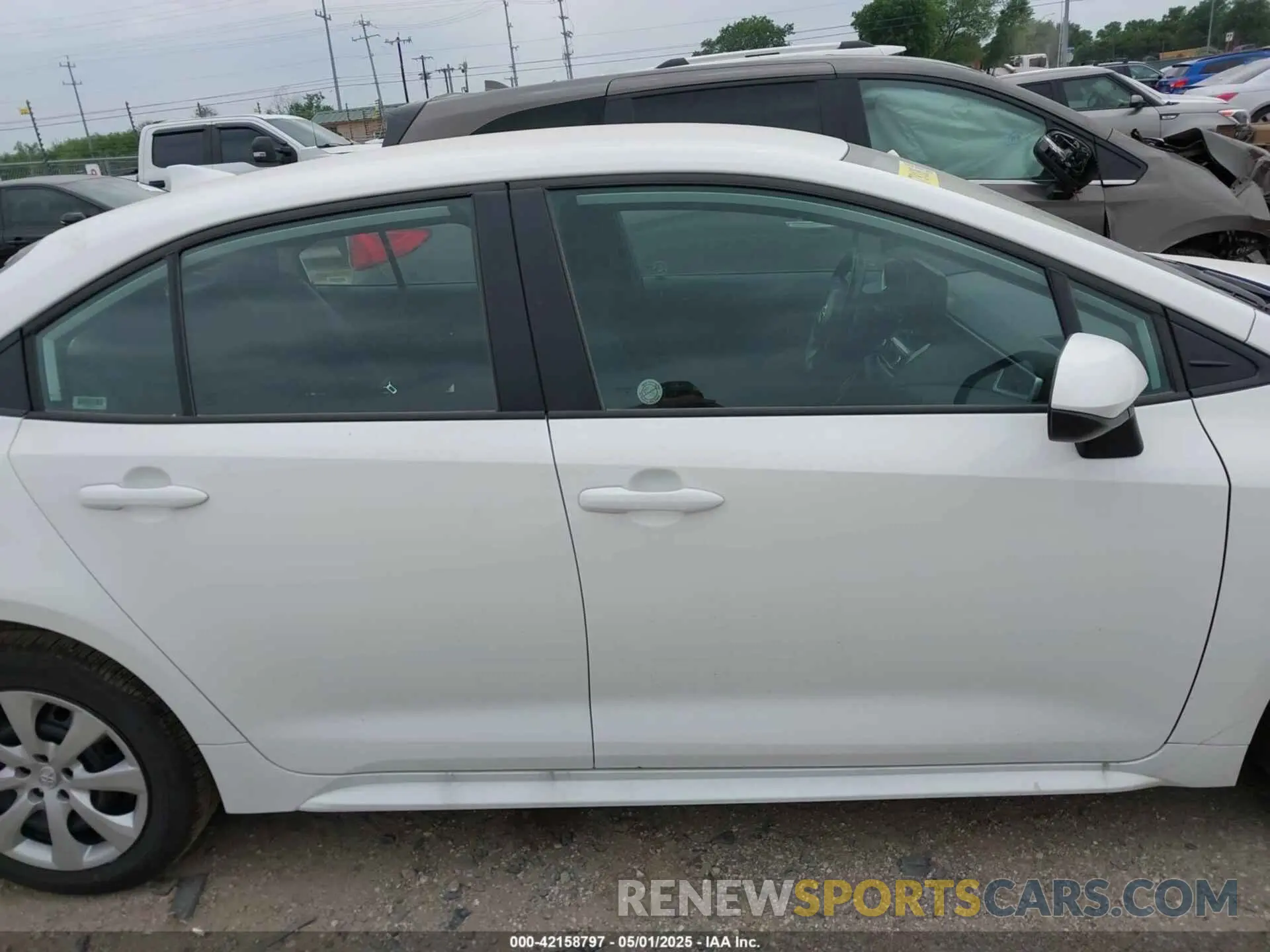 13 Photograph of a damaged car 5YFB4MDE1SP276772 TOYOTA COROLLA 2025